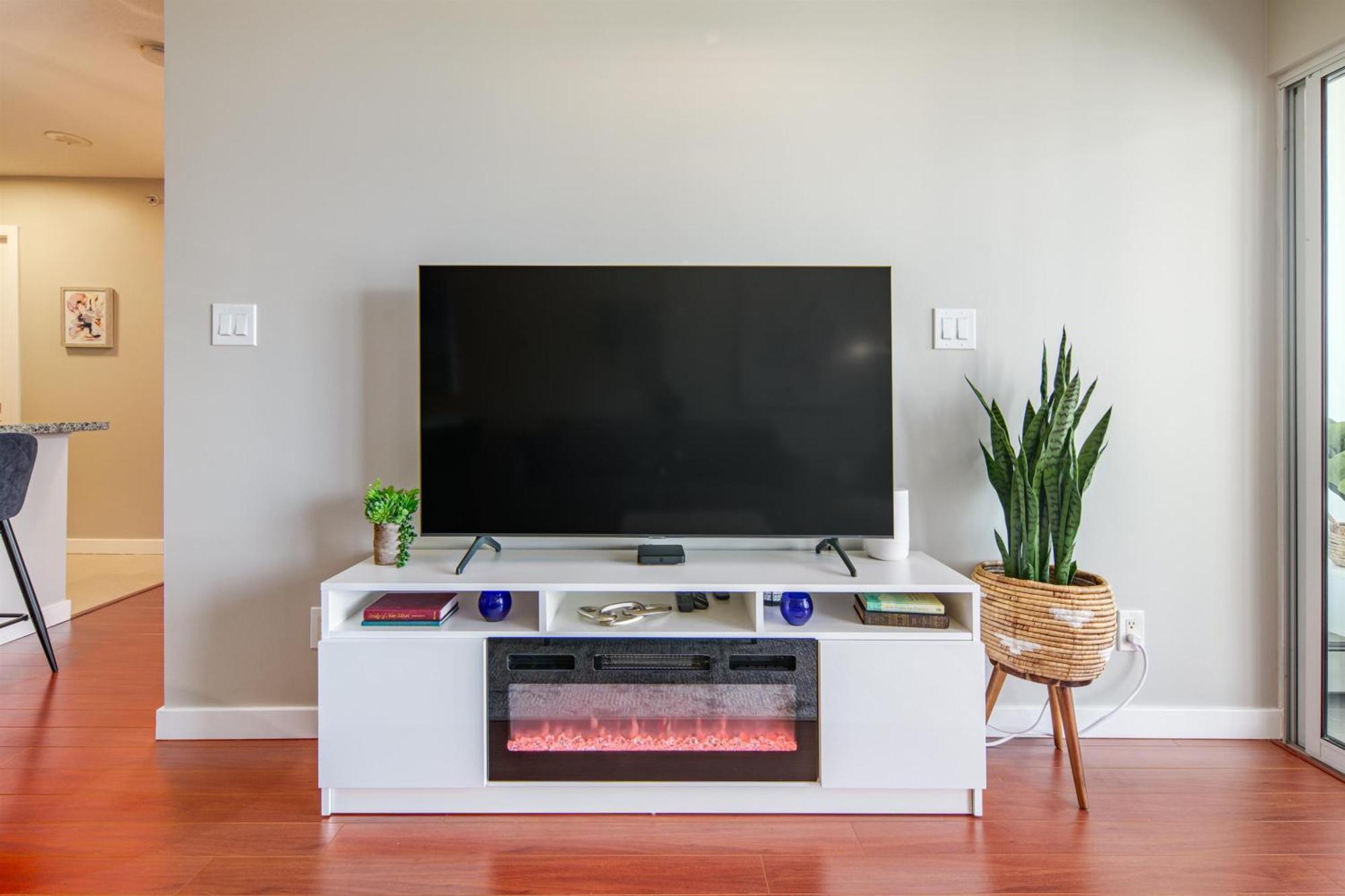 Cozy Condo! Location! One Free Parking! Vancouver