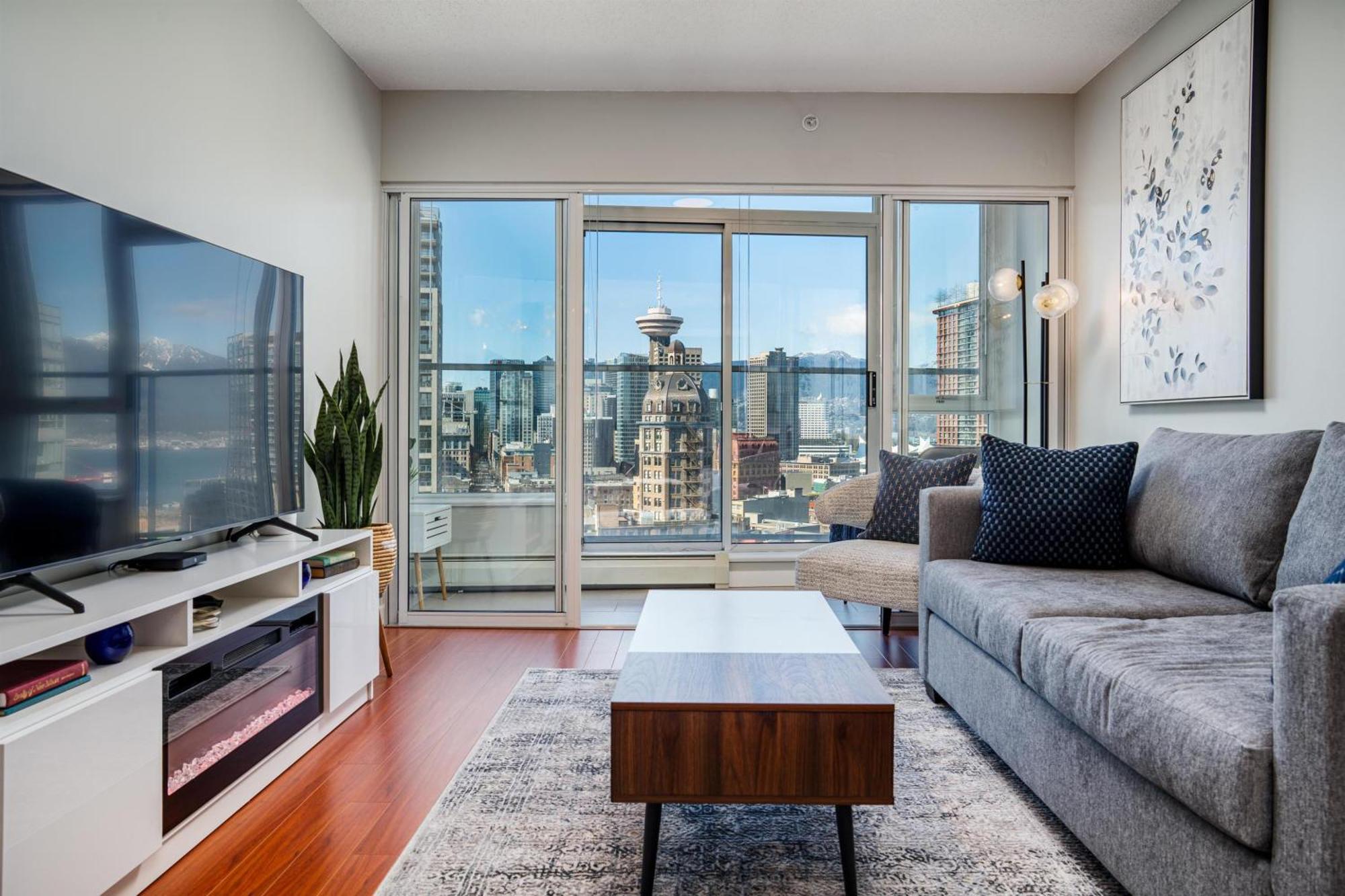 Apartment Cozy Condo! Location! One Free Parking! Vancouver