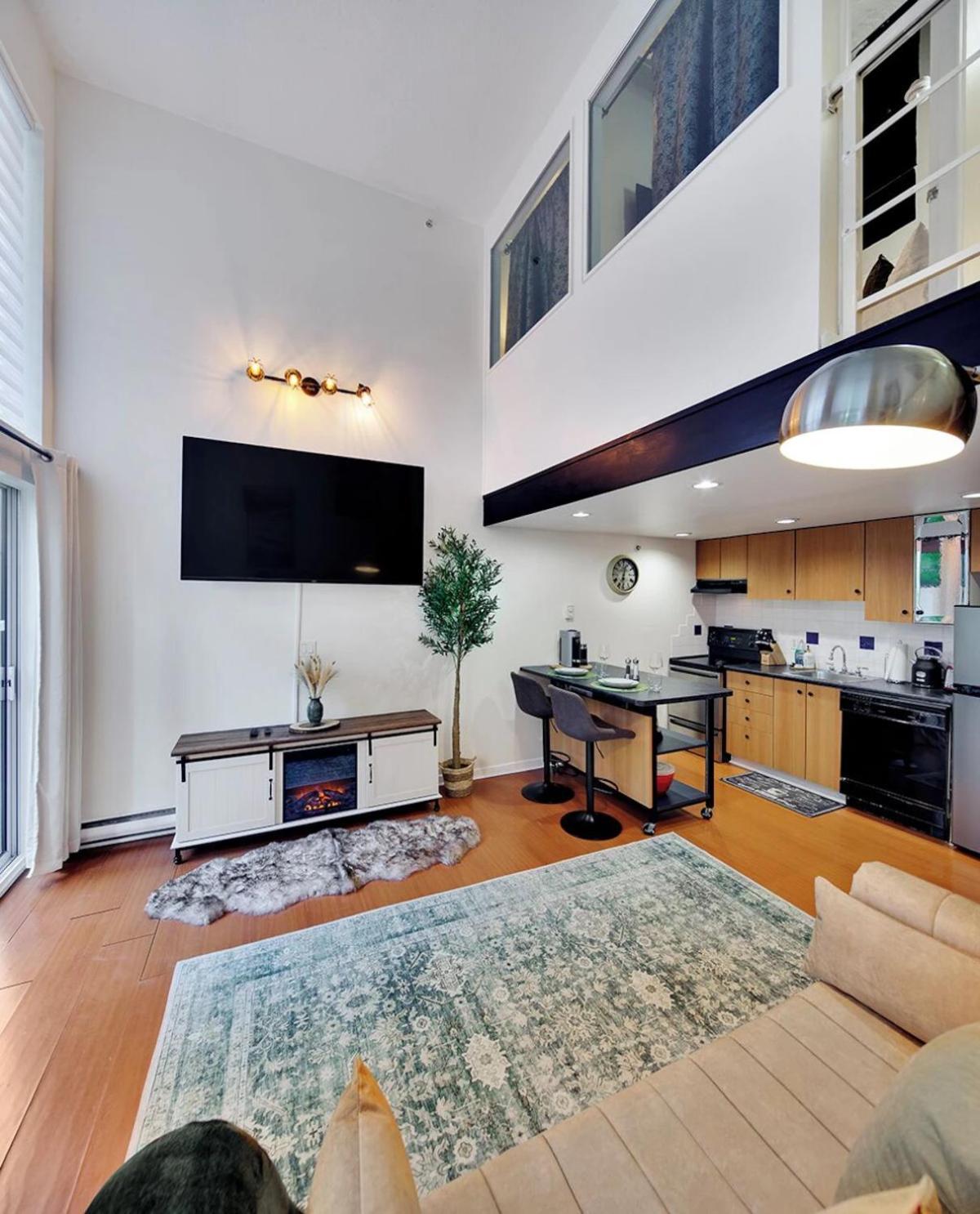 Stylish Two-story Loft With Rooftop Deck *