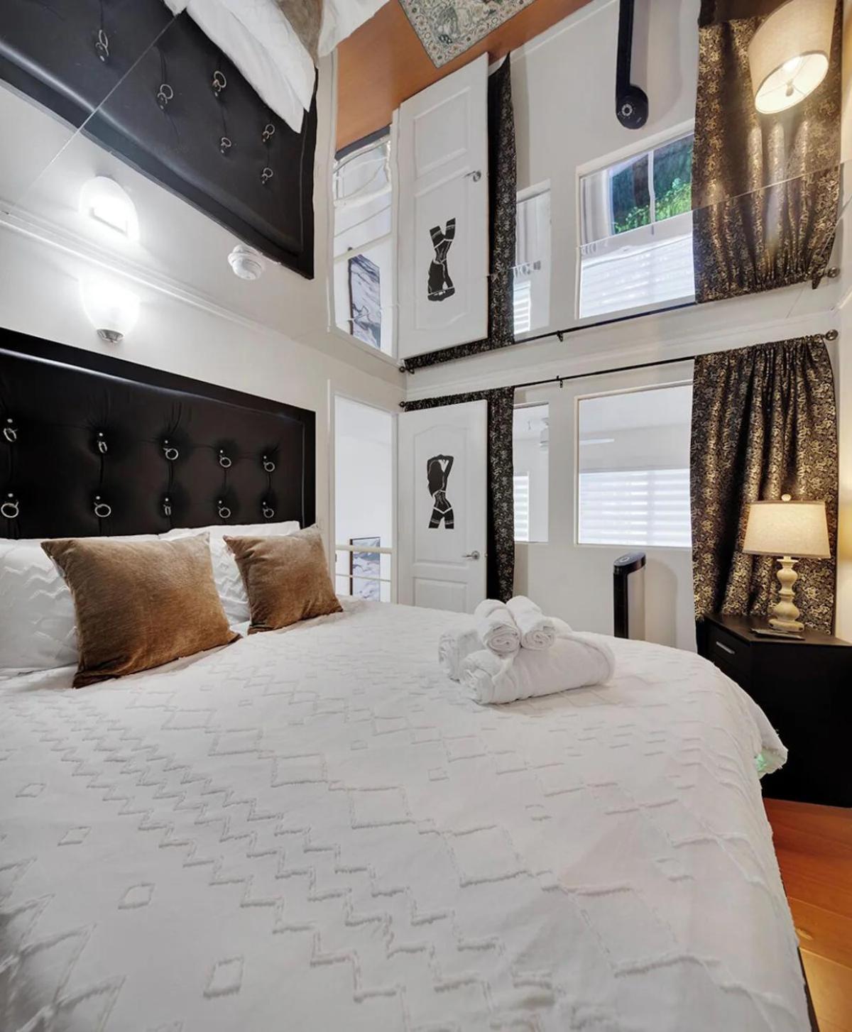 Stylish Two-story Loft With Rooftop Deck Vancouver