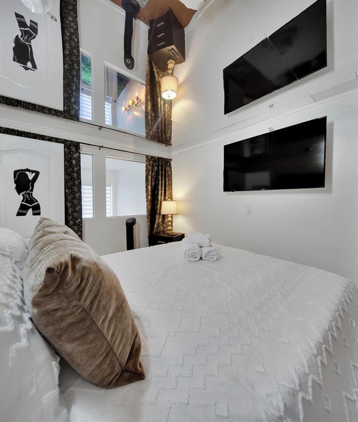 Stylish Two-story Loft With Rooftop Deck Apartment *