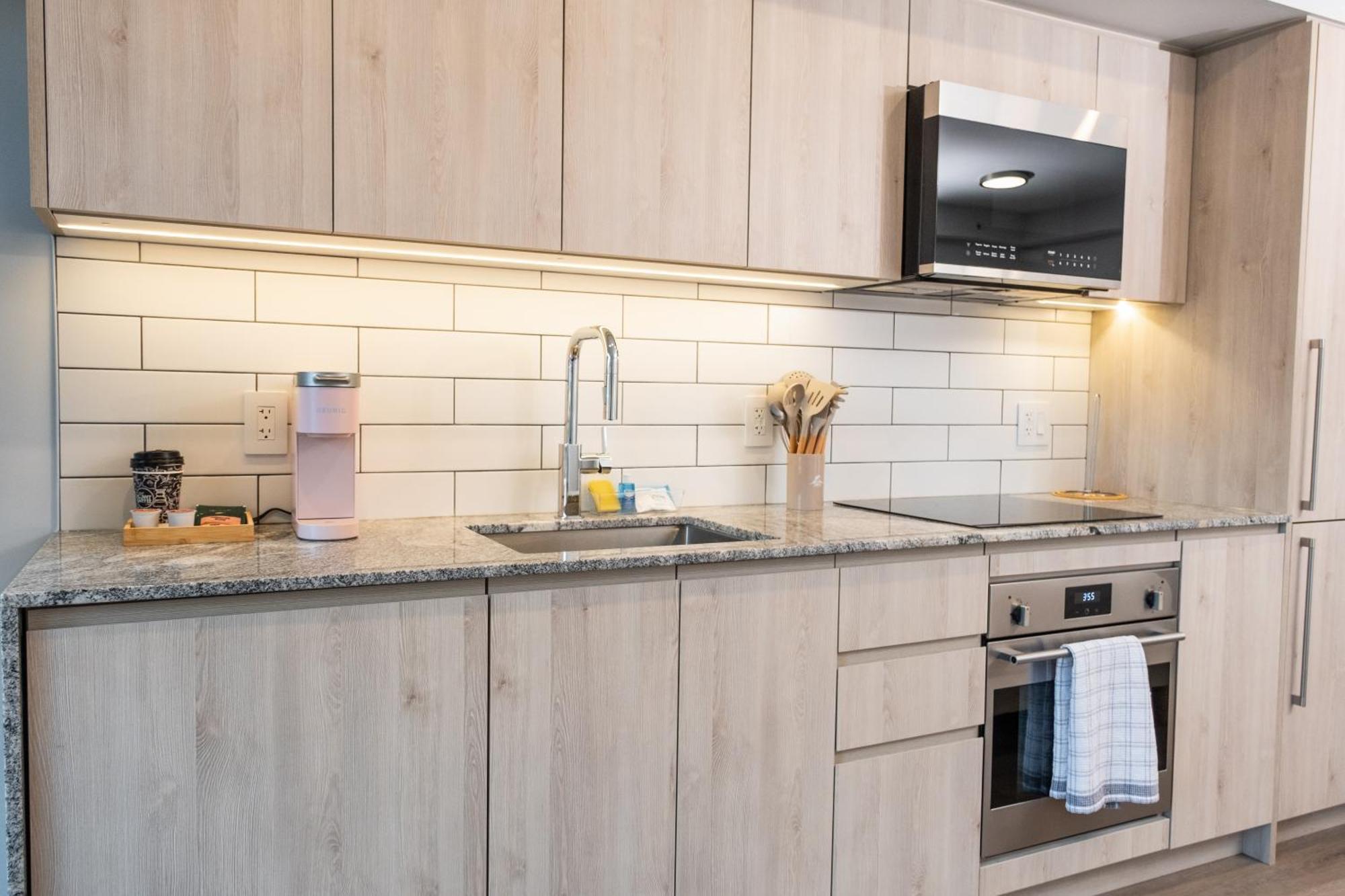 Apartment Downtown Center Silverstone Tower I And Ii Long-term Only Your Second In Vancouver