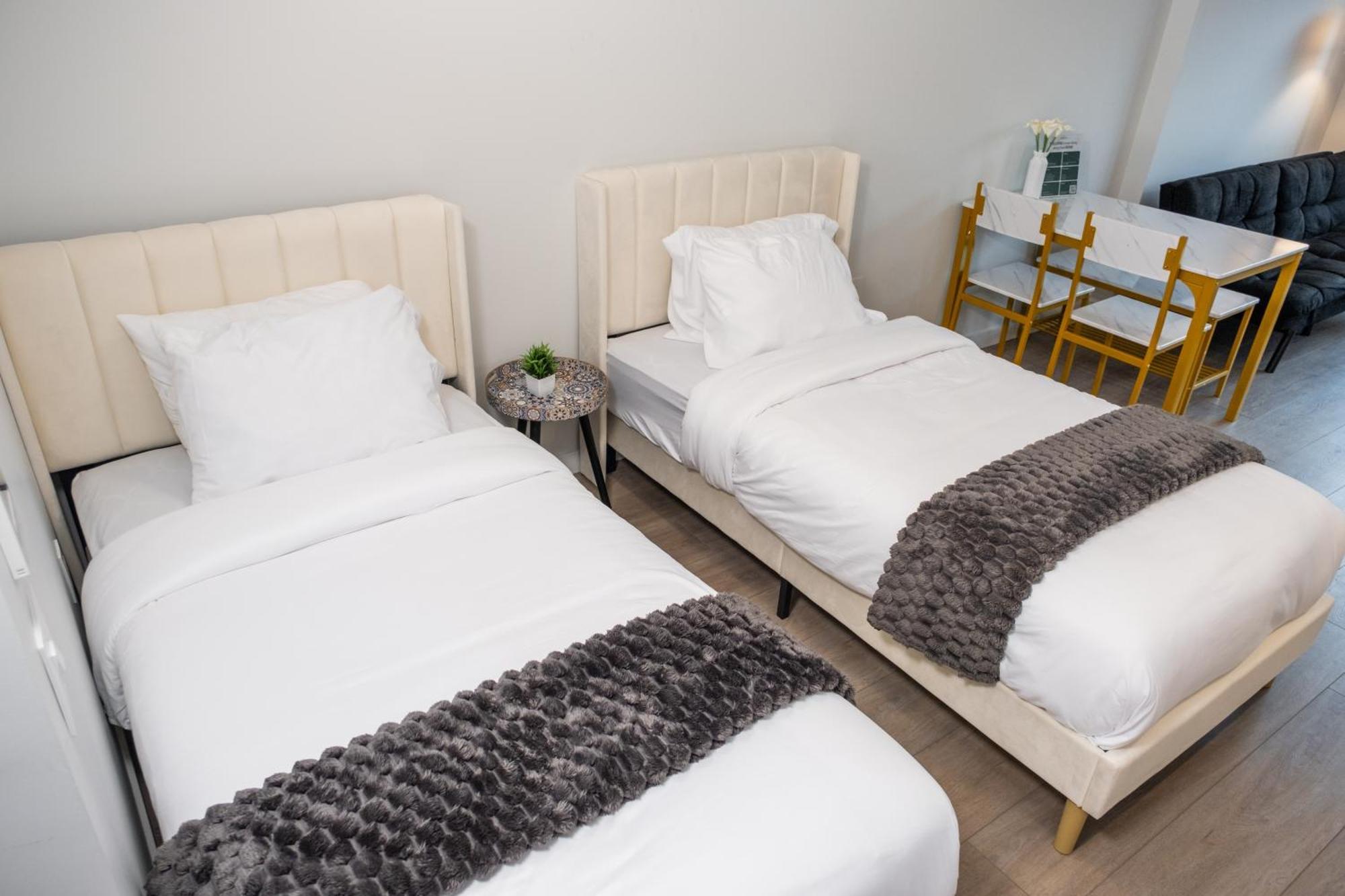 Apartment Downtown Center Silverstone Tower I And Ii Long-term Only Your Second In Vancouver