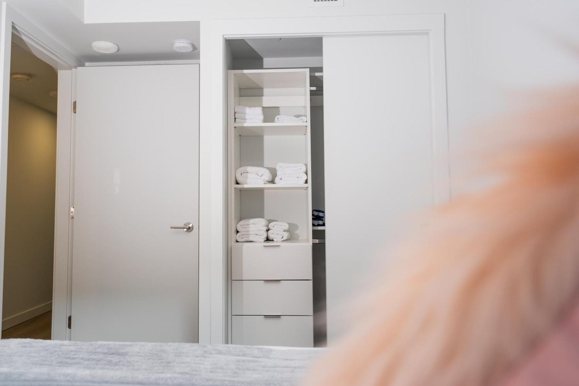 Downtown Center Silverstone Tower I And Ii Long-term Only Your Second In Apartment Vancouver