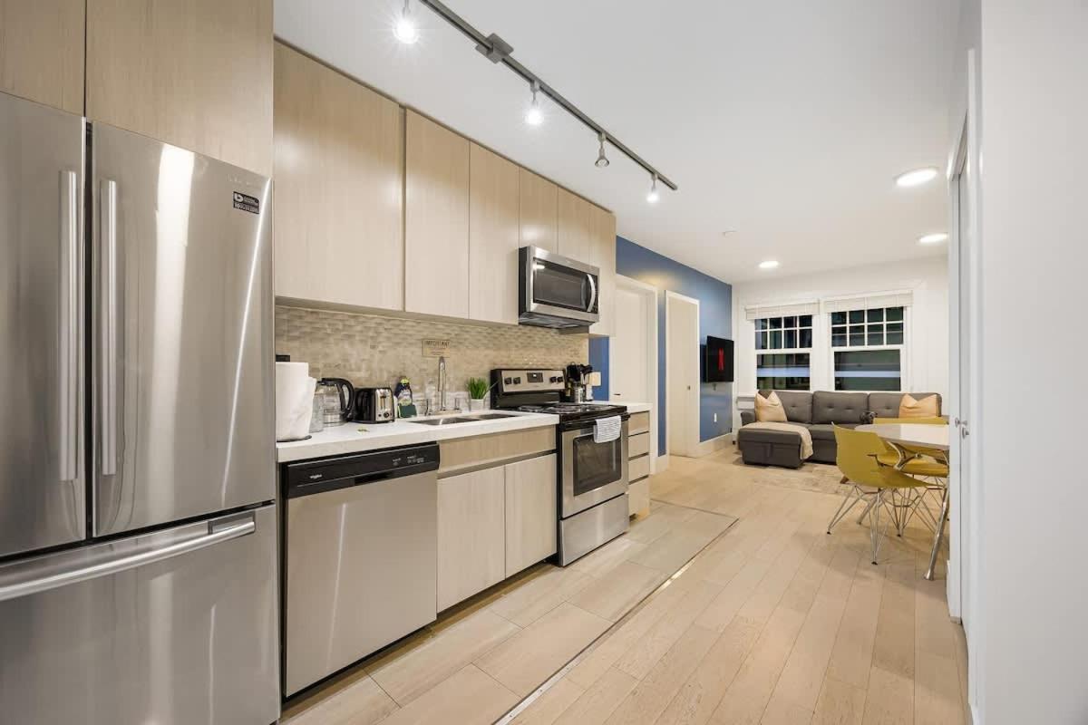 Stylish Near Restaurants & Amenities Apartment