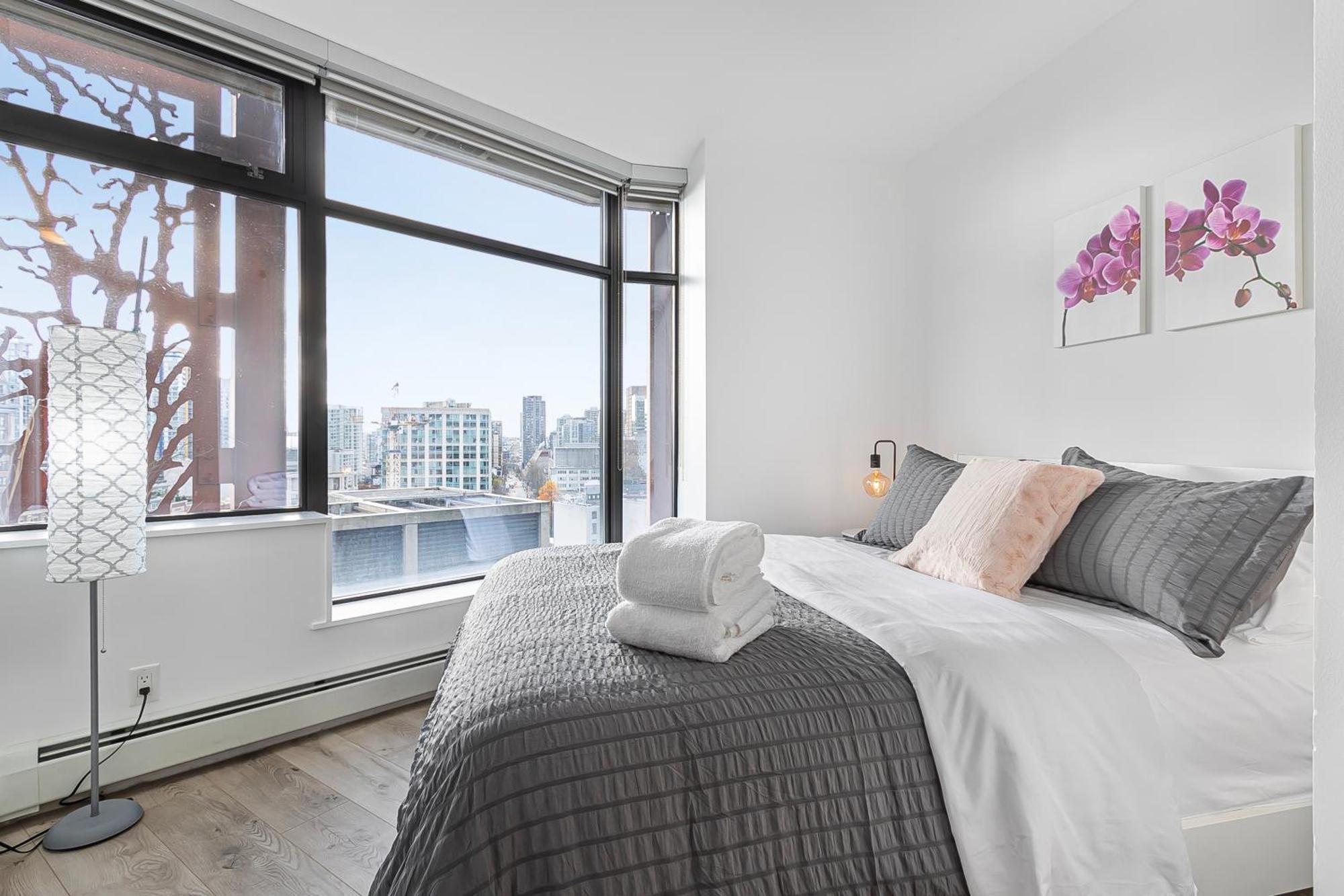 Spacious Modern High-rise With Ocean & Views * Vancouver