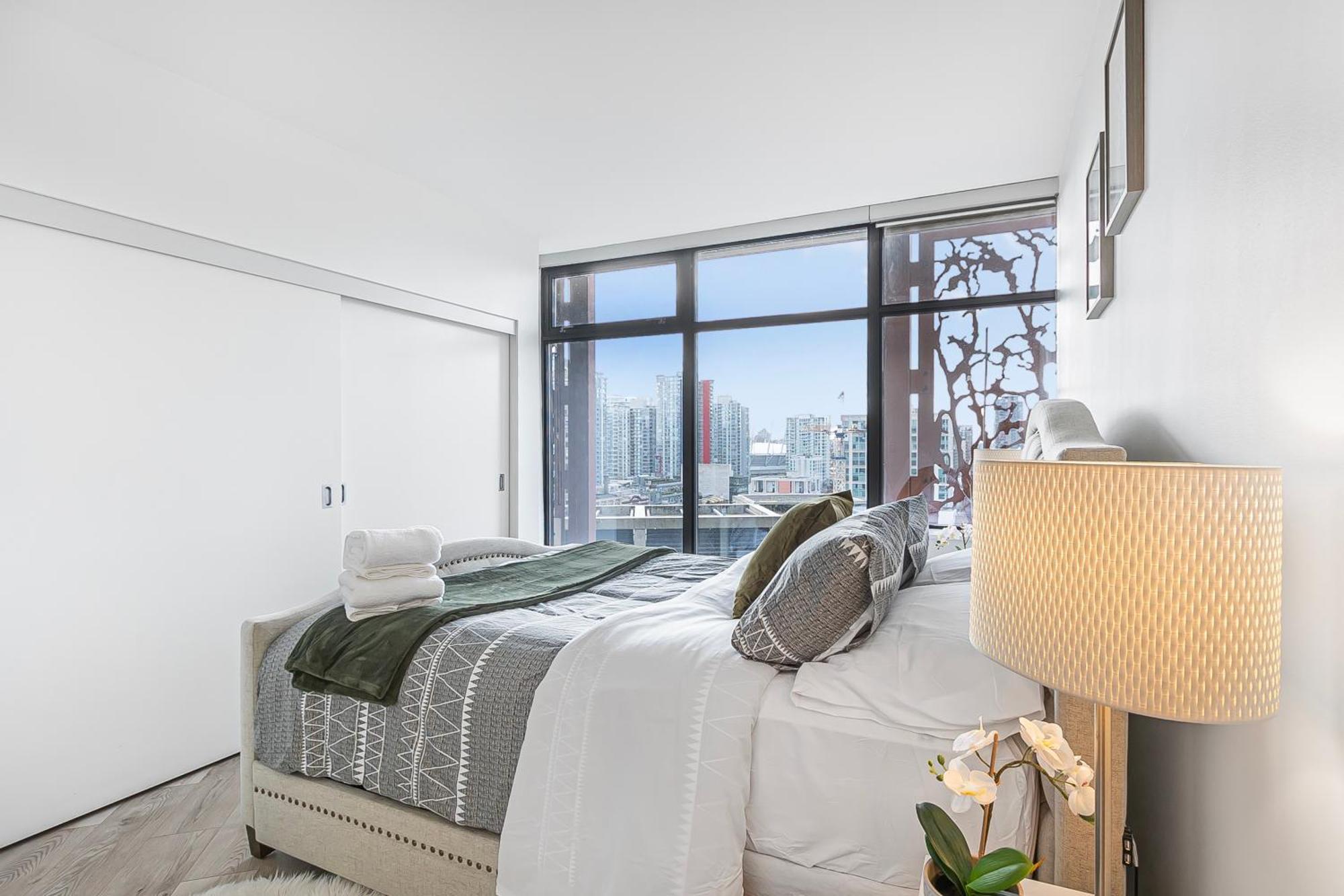 Spacious Modern High-rise With Ocean & Views Vancouver