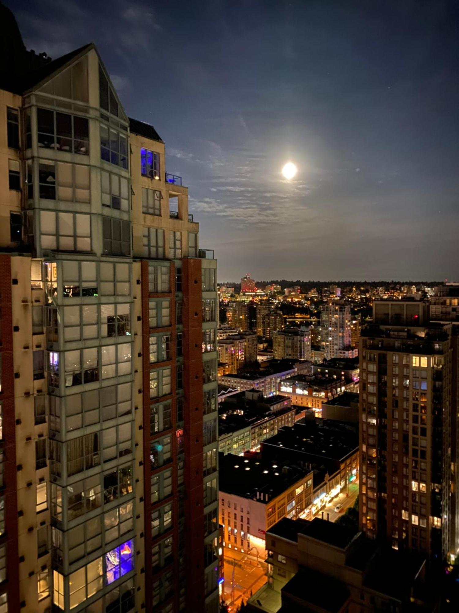 Apartment Yaletown Gem Located In The Heart Of Downtown *