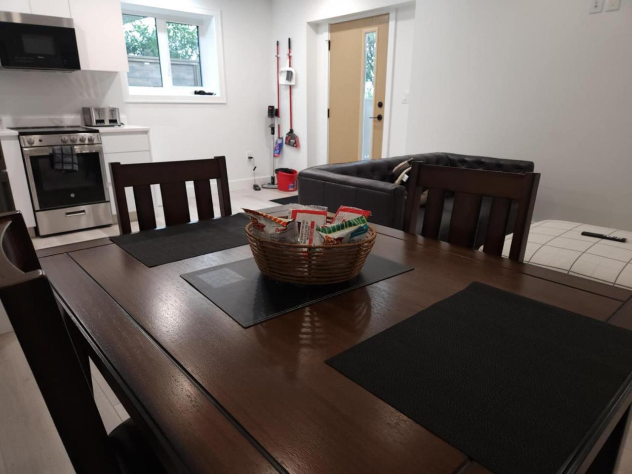 Townhouse 1 Bedroom On Lower Floor *