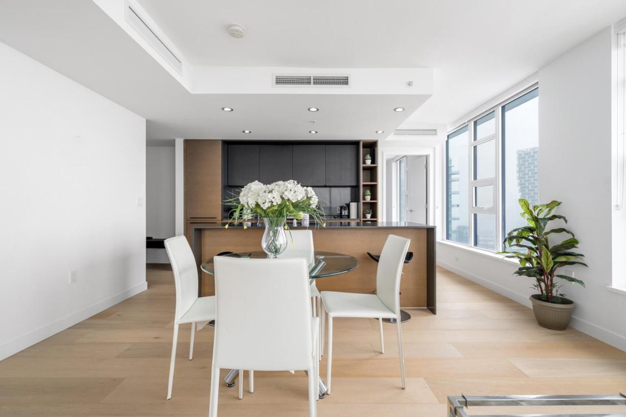 Elegant Luxury & Stunning Views Apartment