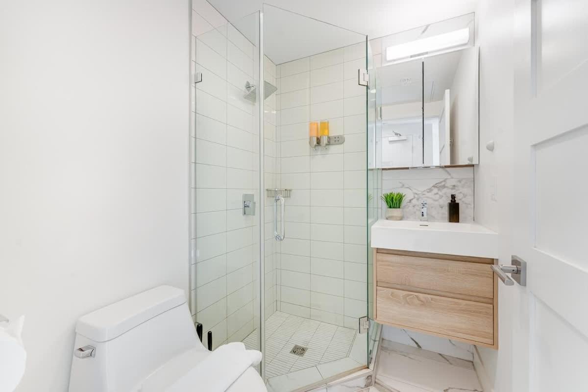 Cozy & Chic In Location Apartment *