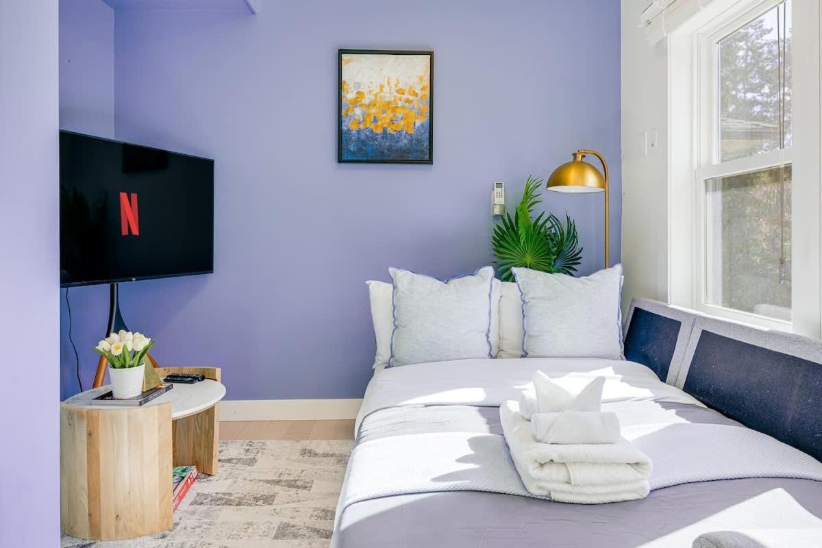 Cozy & Chic In Location Apartment