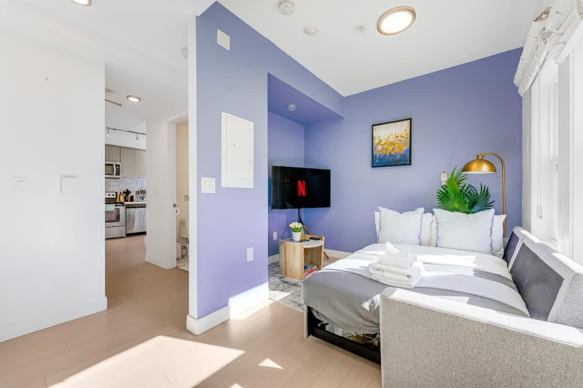 Cozy & Chic In Location Apartment *