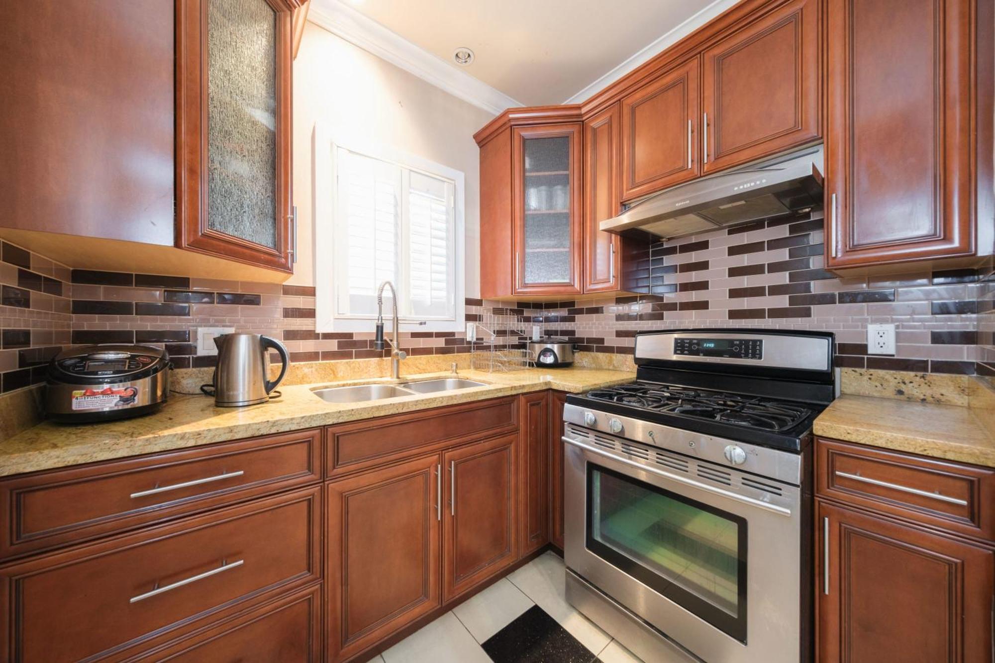 Holiday home Luxurious 8-bedroom Mansion Next To Oakridge Mall Vancouver