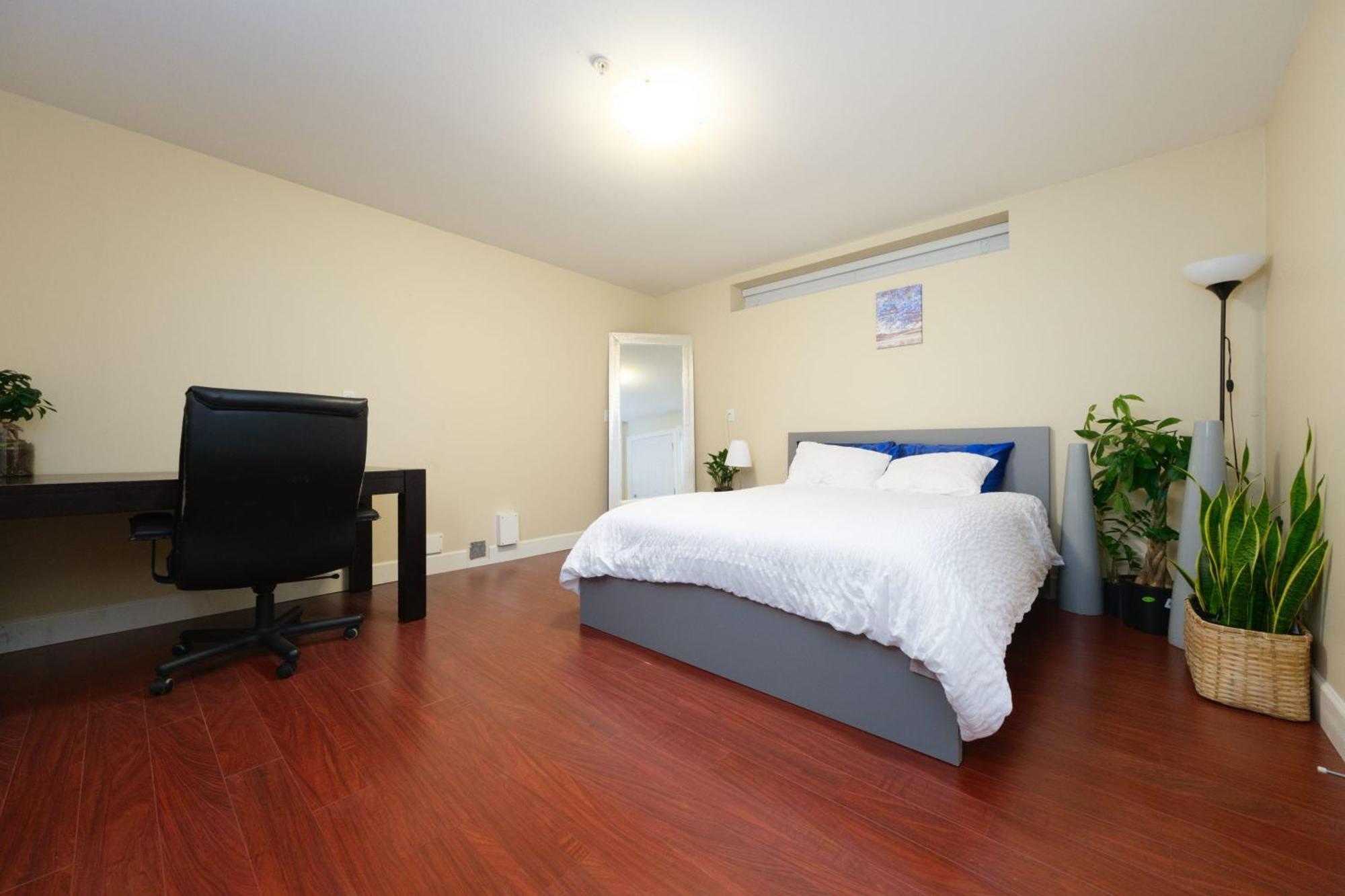 With Private Entrance * Vancouver