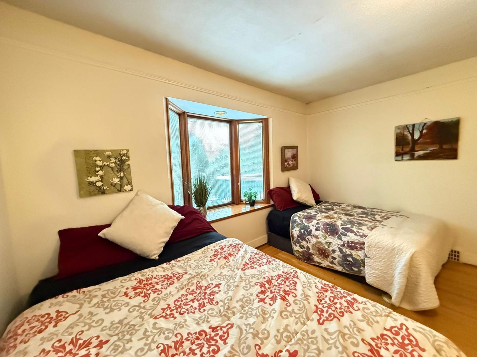 Homestay - Near Ubc, Downtown & Kitsilano *