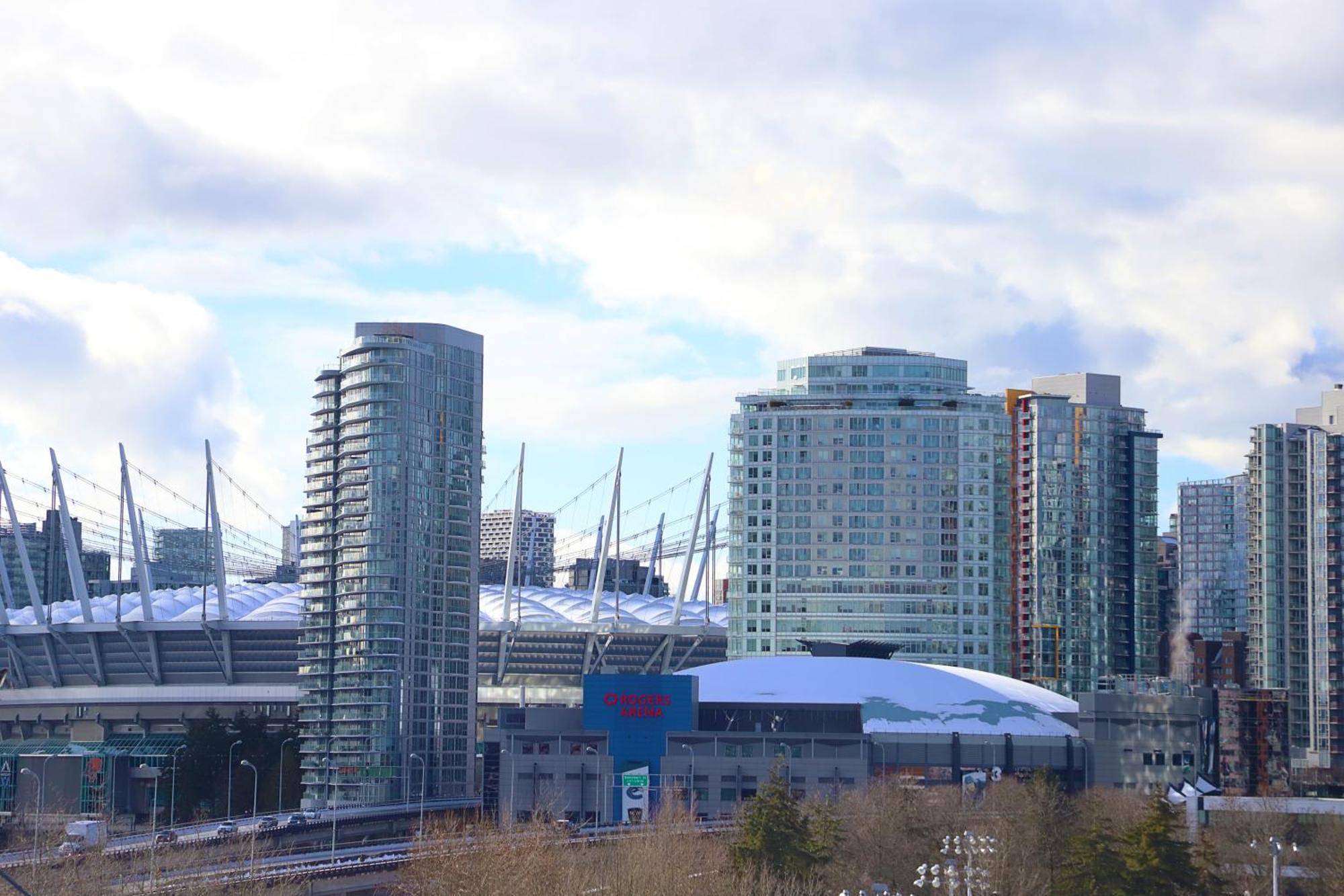 Landmark Views Licensed 2-bedroom With Soundbar And Large Outdoor Space Apartment *