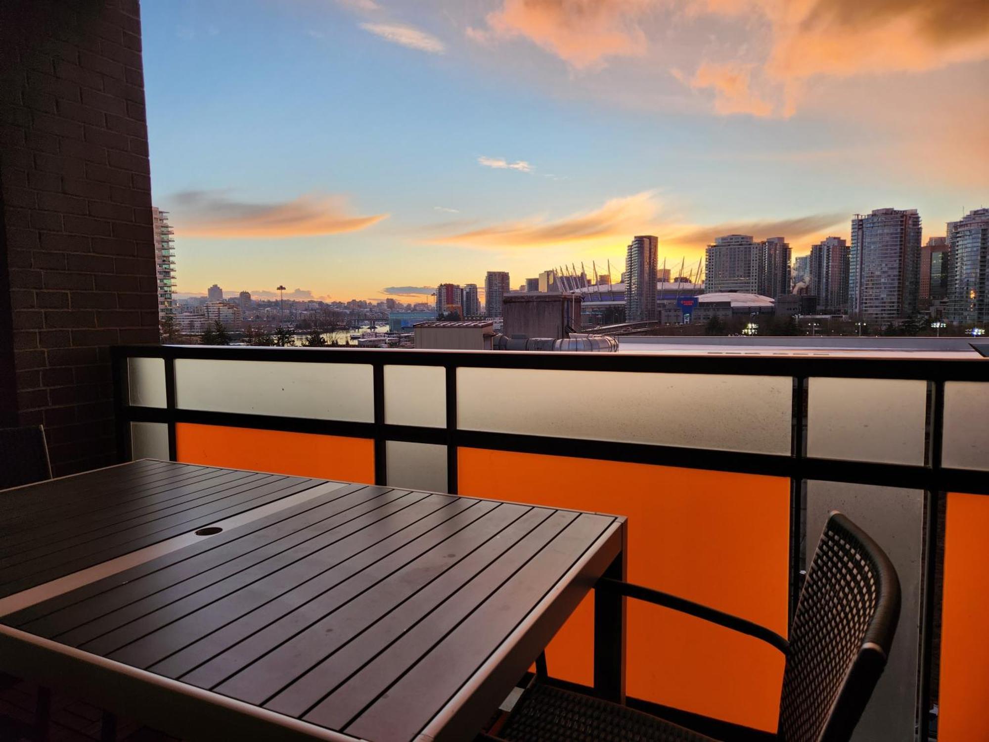 Landmark Views Licensed 2-bedroom With Soundbar And Large Outdoor Space Apartment
