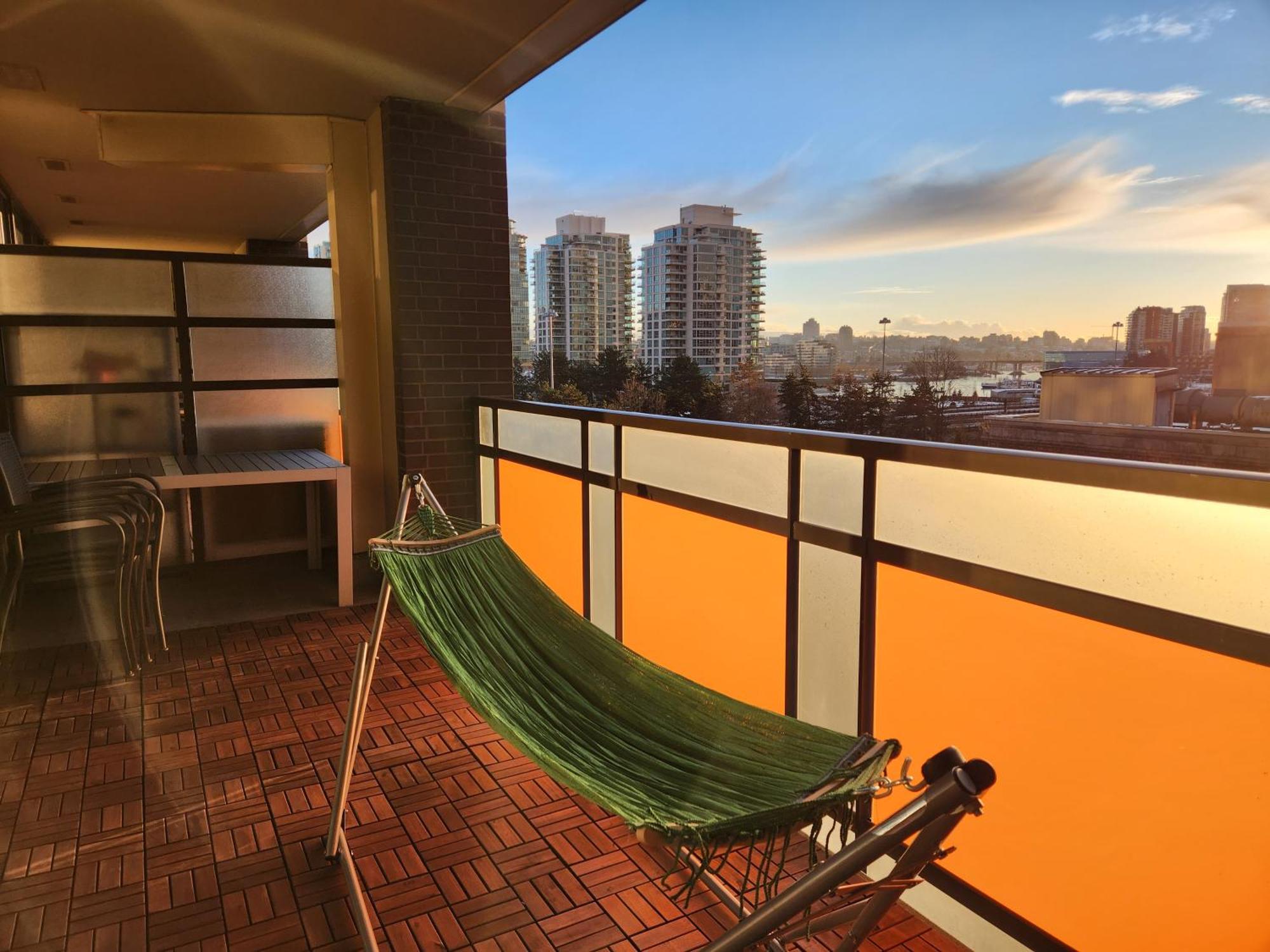 Apartment Landmark Views Licensed 2-bedroom With Soundbar And Large Outdoor Space