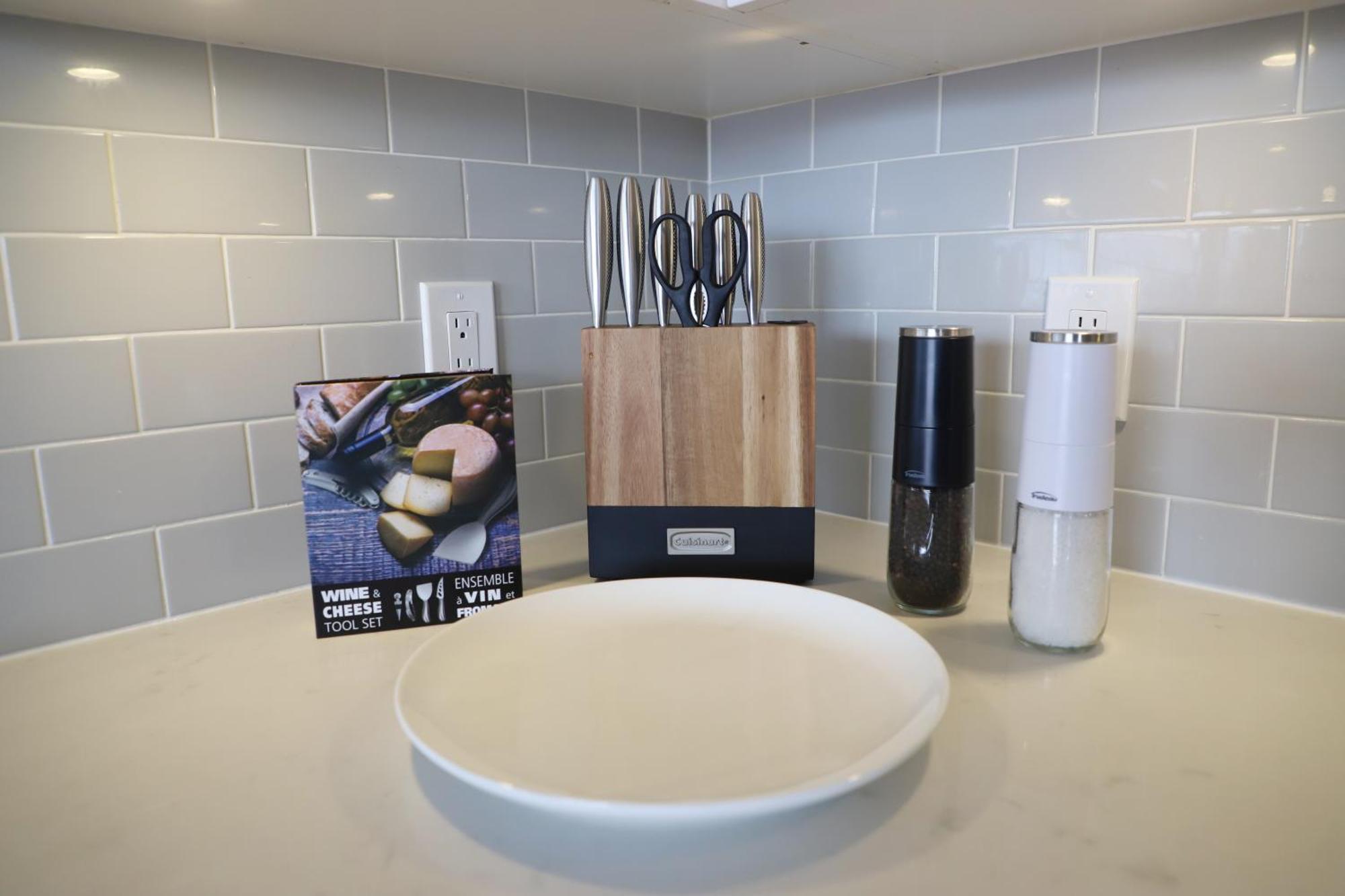 Landmark Views Licensed 2-bedroom With Soundbar And Large Outdoor Space Vancouver