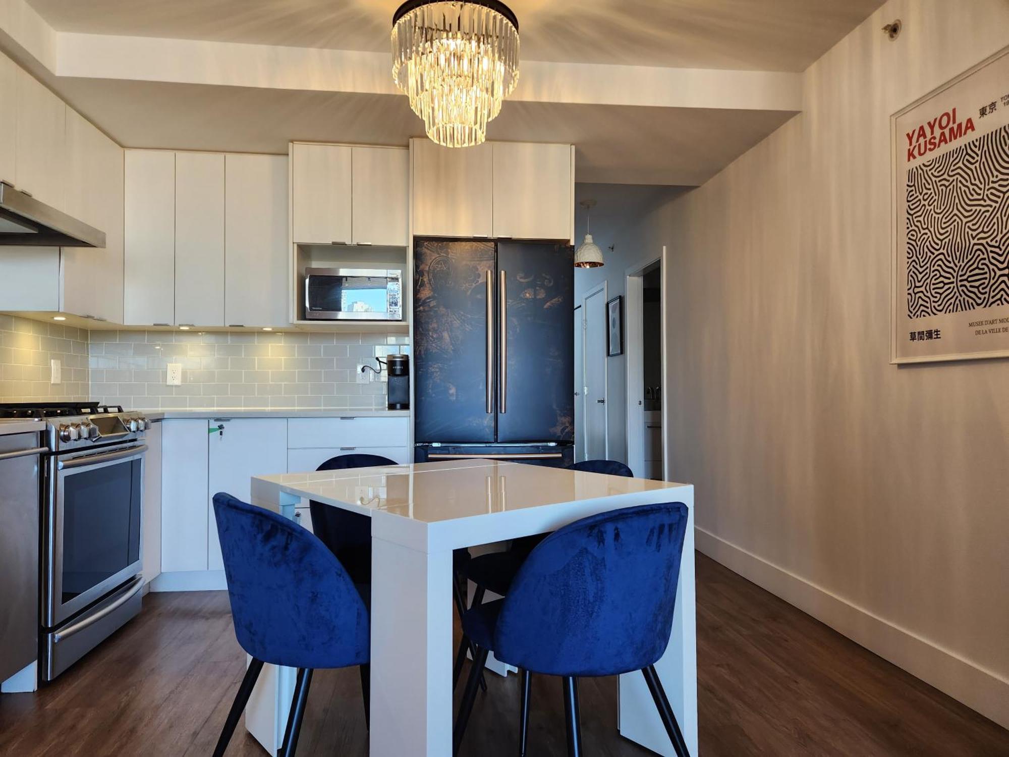Landmark Views Licensed 2-bedroom With Soundbar And Large Outdoor Space *
