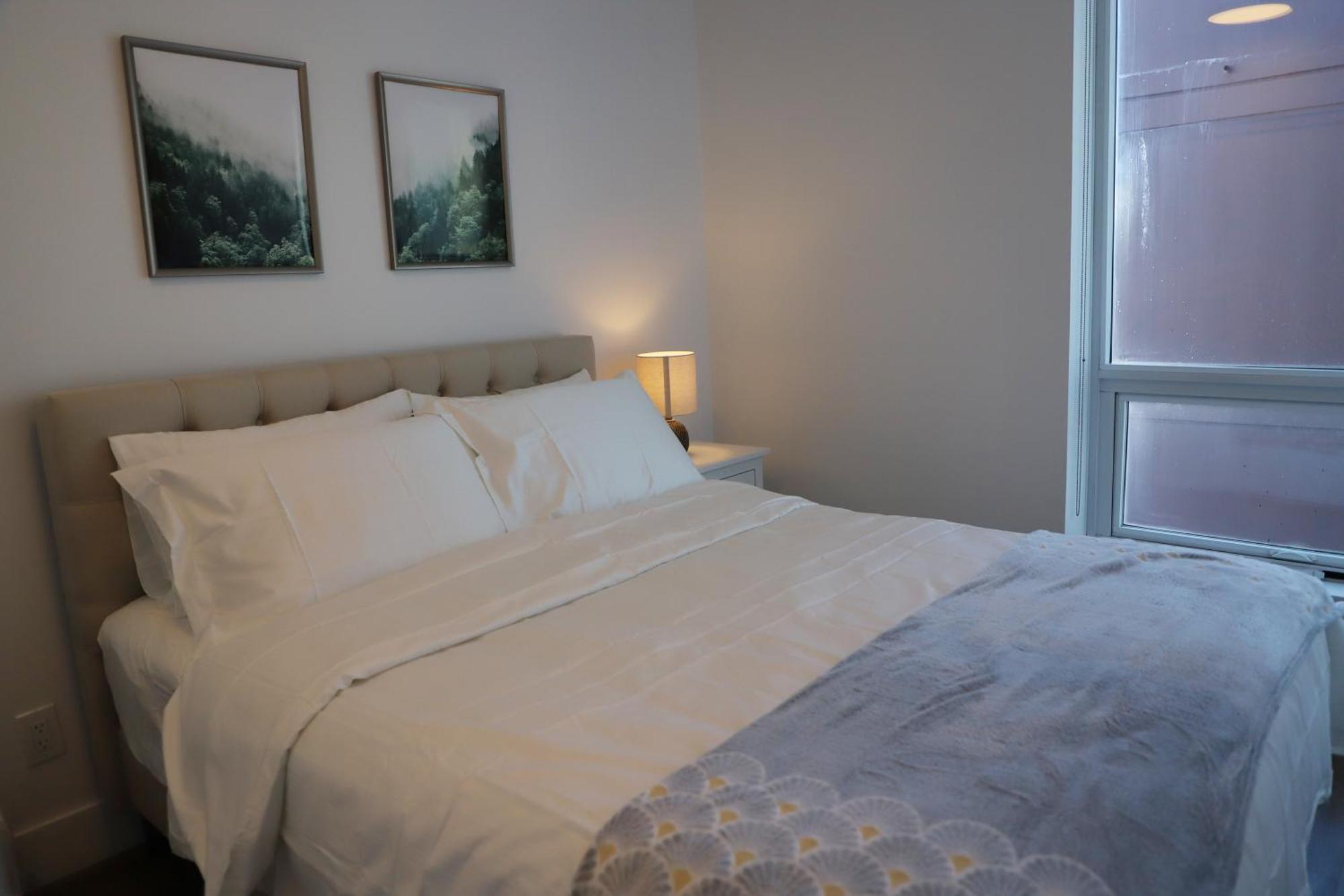 Landmark Views Licensed 2-bedroom With Soundbar And Large Outdoor Space *