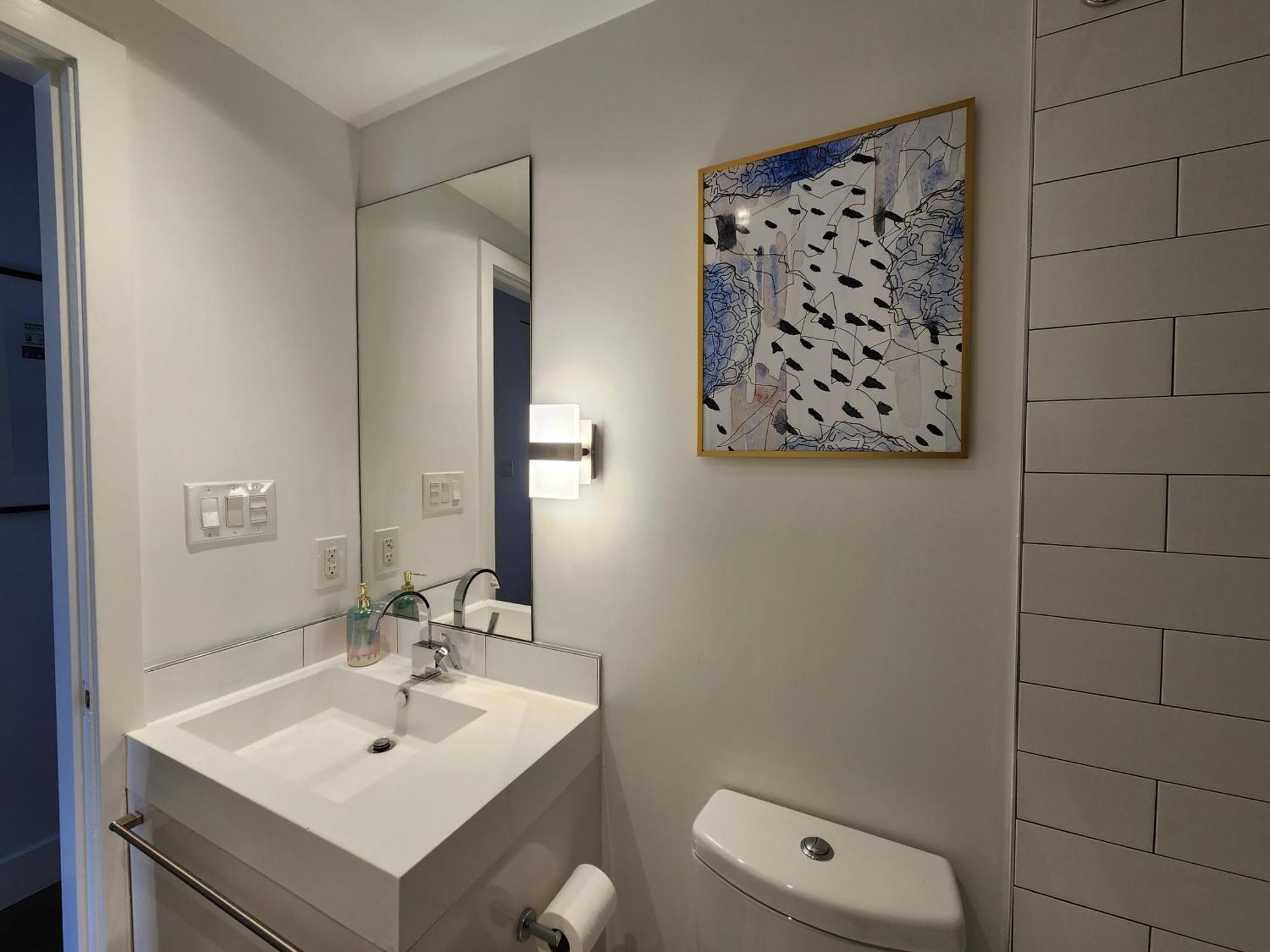 Landmark Views Licensed 2-bedroom With Soundbar And Large Outdoor Space *