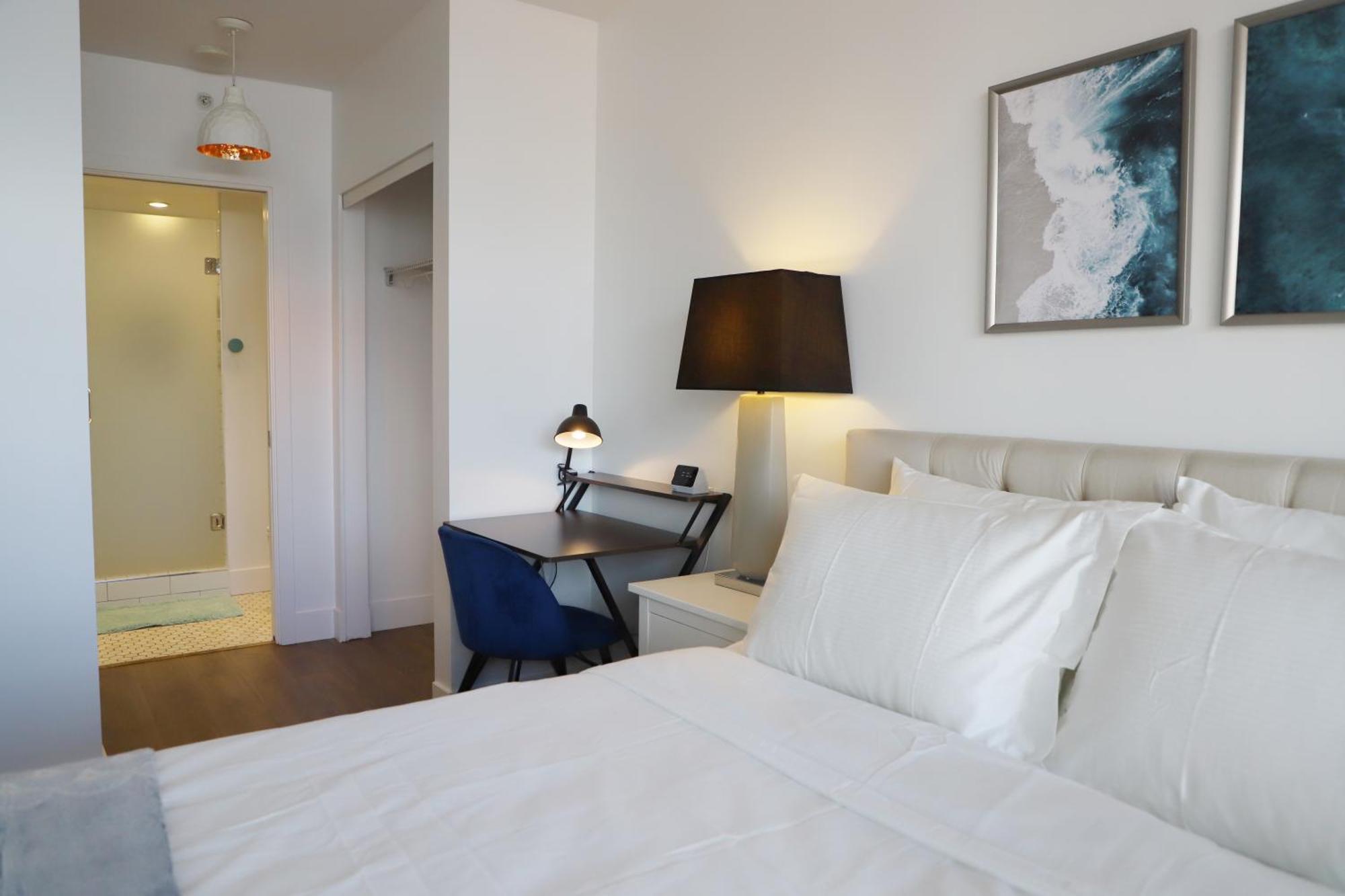 Landmark Views Licensed 2-bedroom With Soundbar And Large Outdoor Space