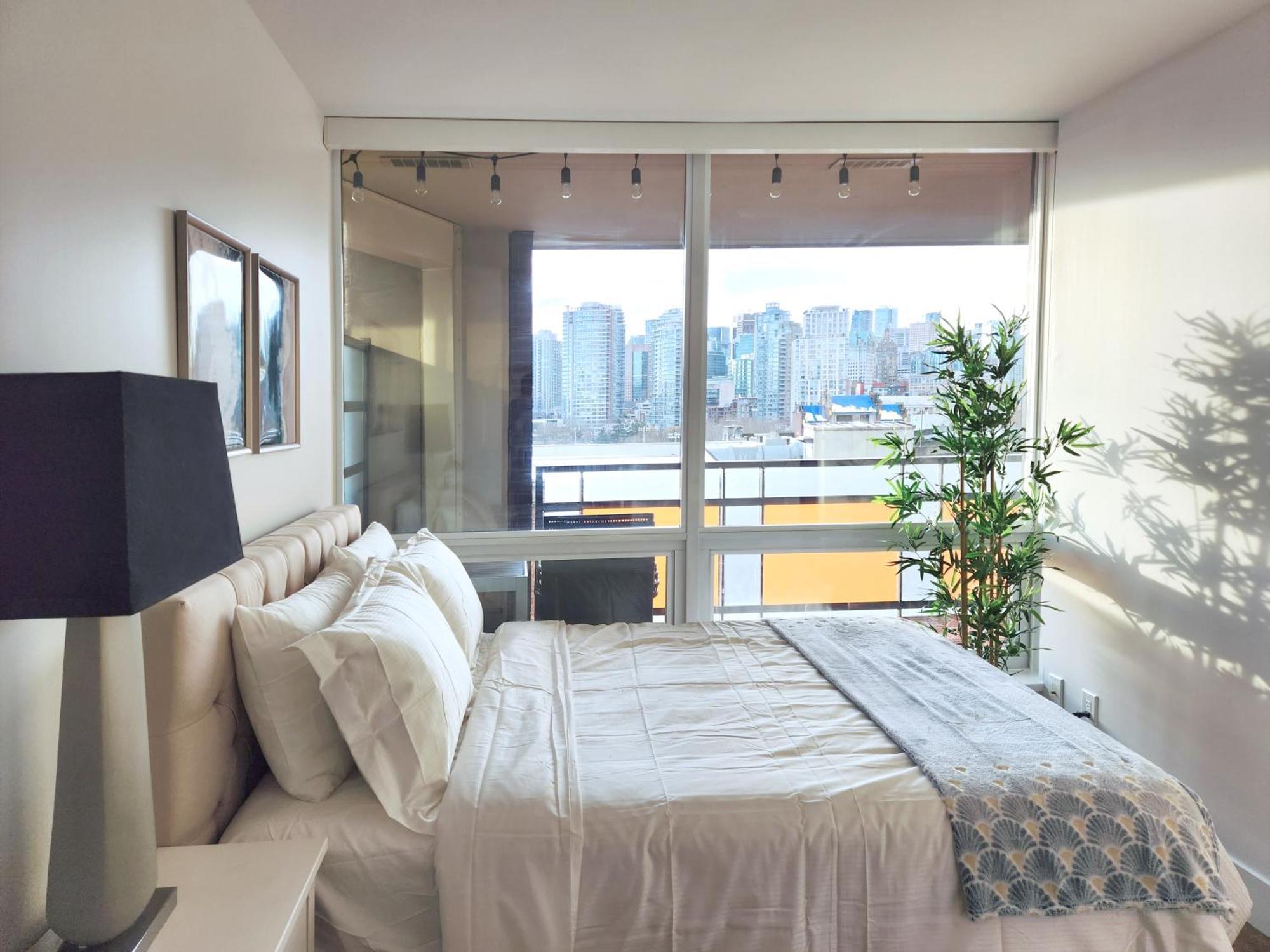 Apartment Landmark Views Licensed 2-bedroom With Soundbar And Large Outdoor Space