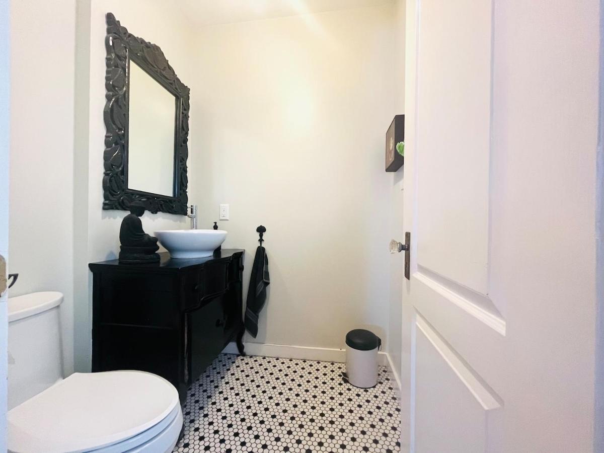 3 Level, Near Downtown! Villa