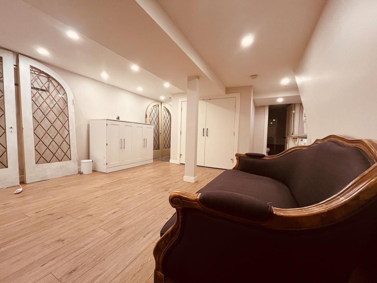 3 Level, Near Downtown!