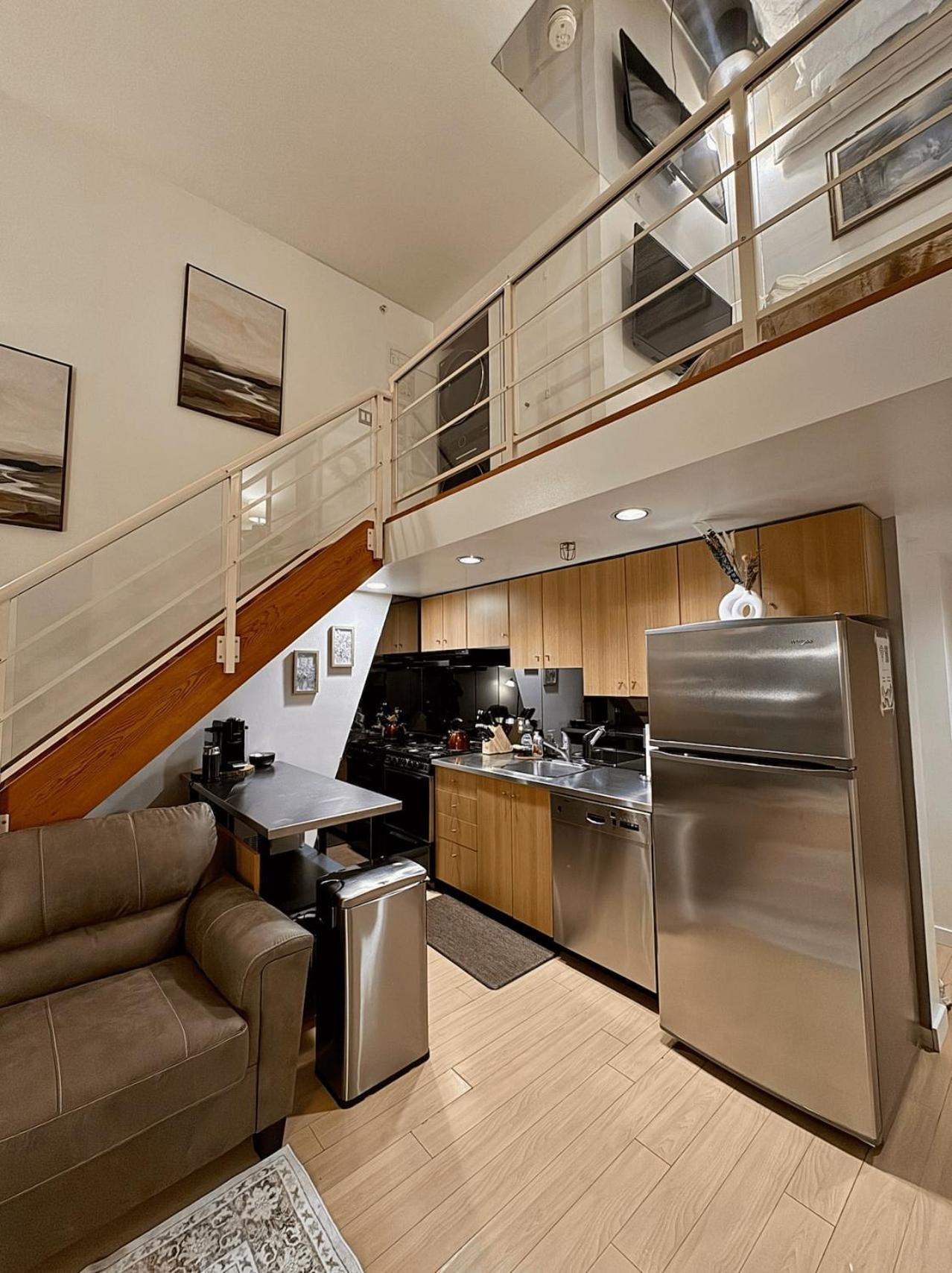 Two-story Loft With A High-rises View And Rooftop Deck *