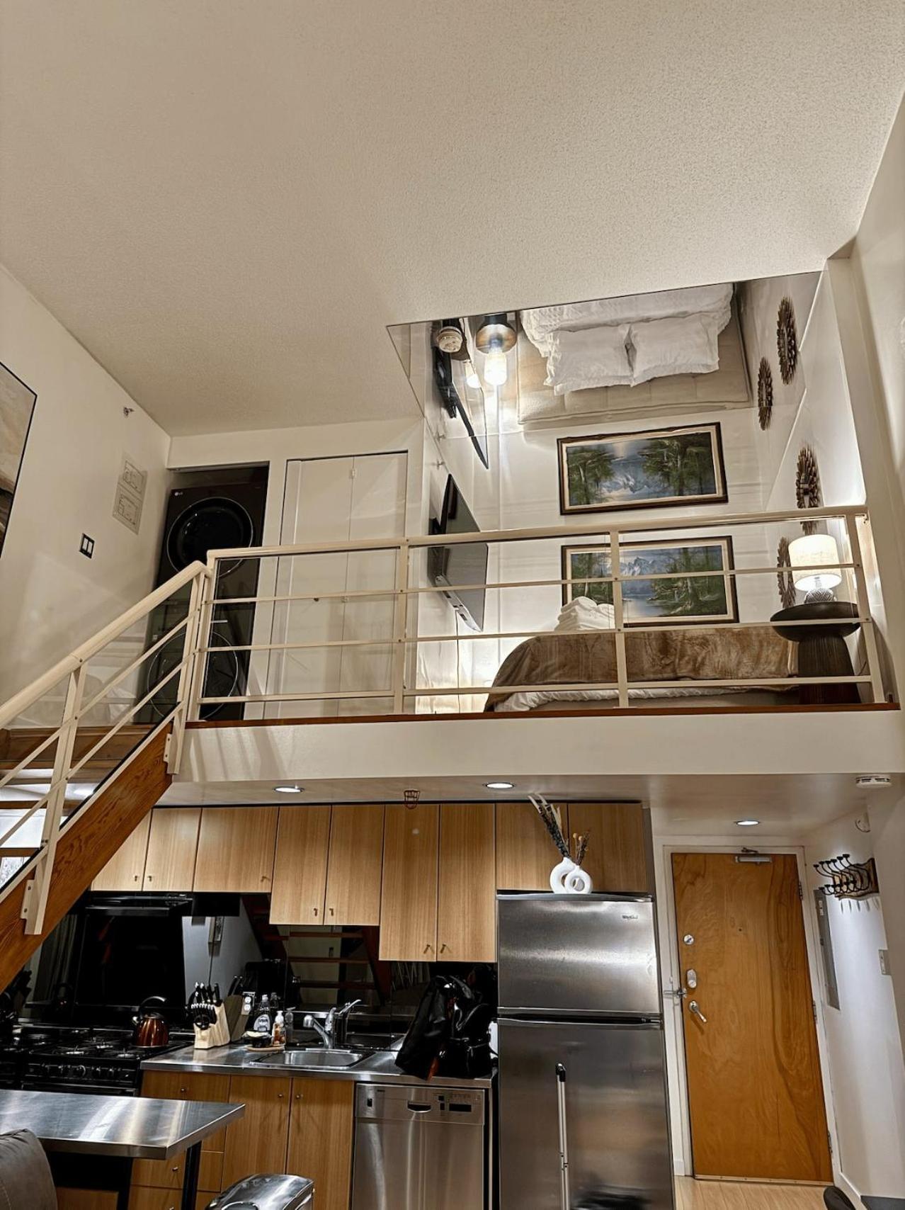 Two-story Loft With A High-rises View And Rooftop Deck * Vancouver