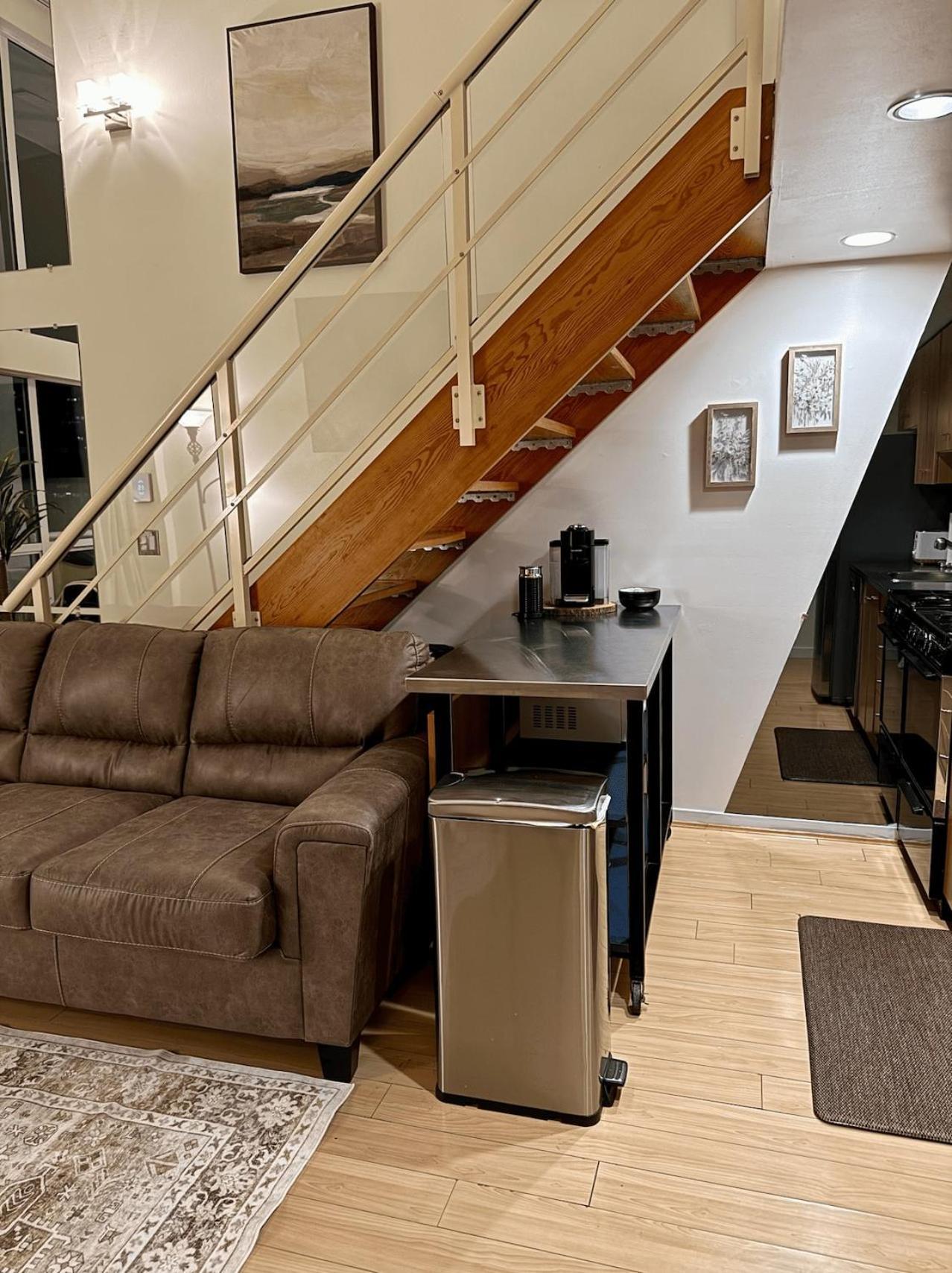 Two-story Loft With A High-rises View And Rooftop Deck * Vancouver