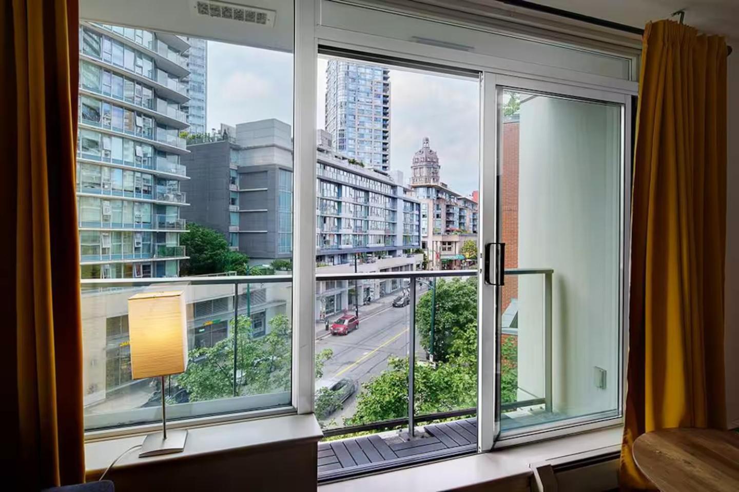 Apartment Stylish In Downtown Vancouver