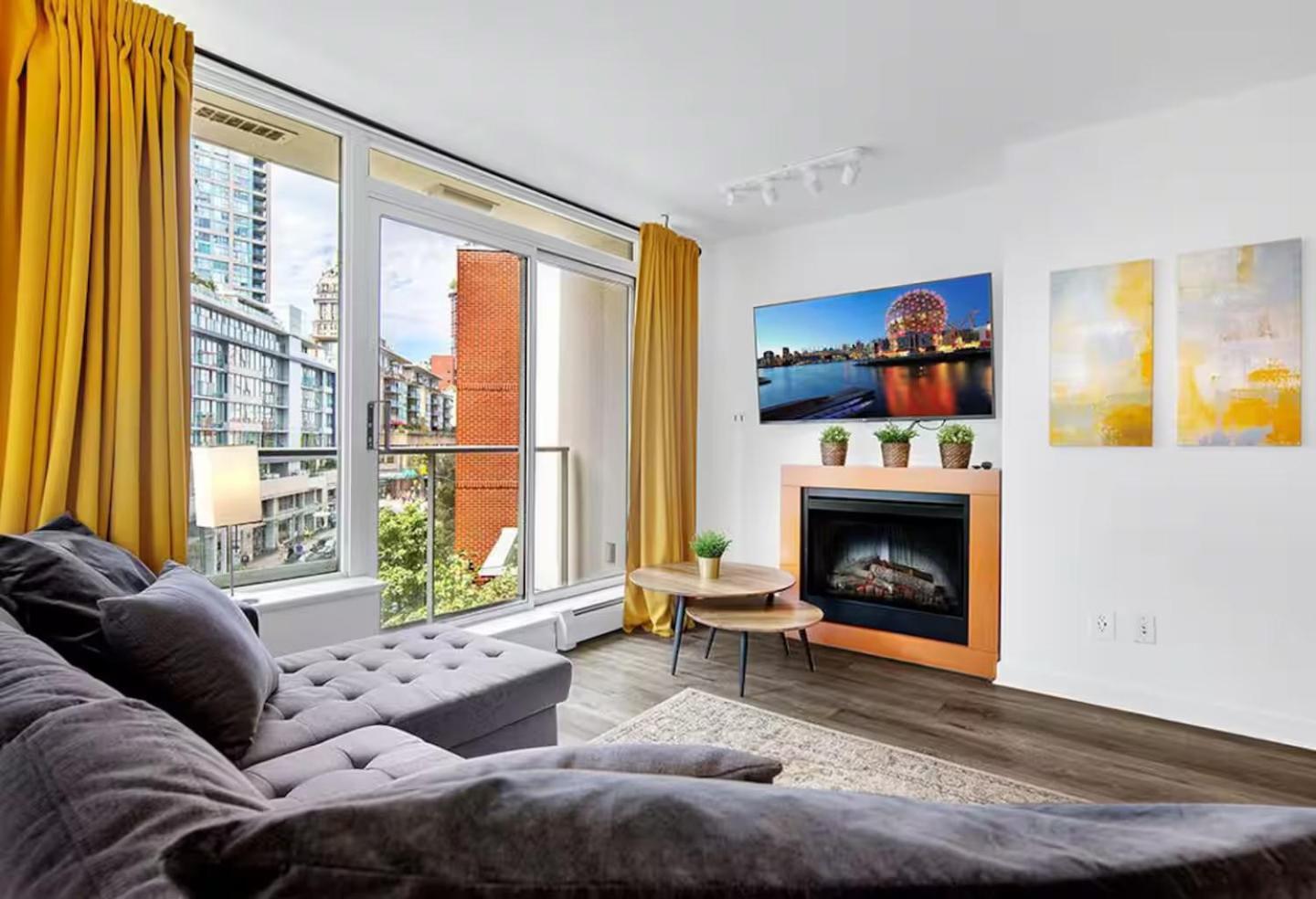 Stylish In Downtown Apartment