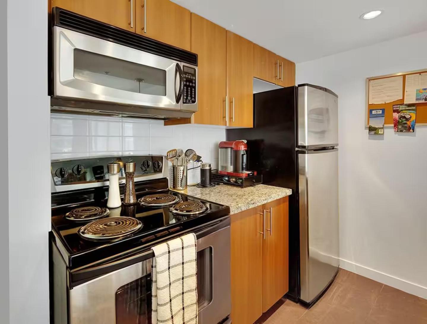 Stylish In Downtown Apartment *