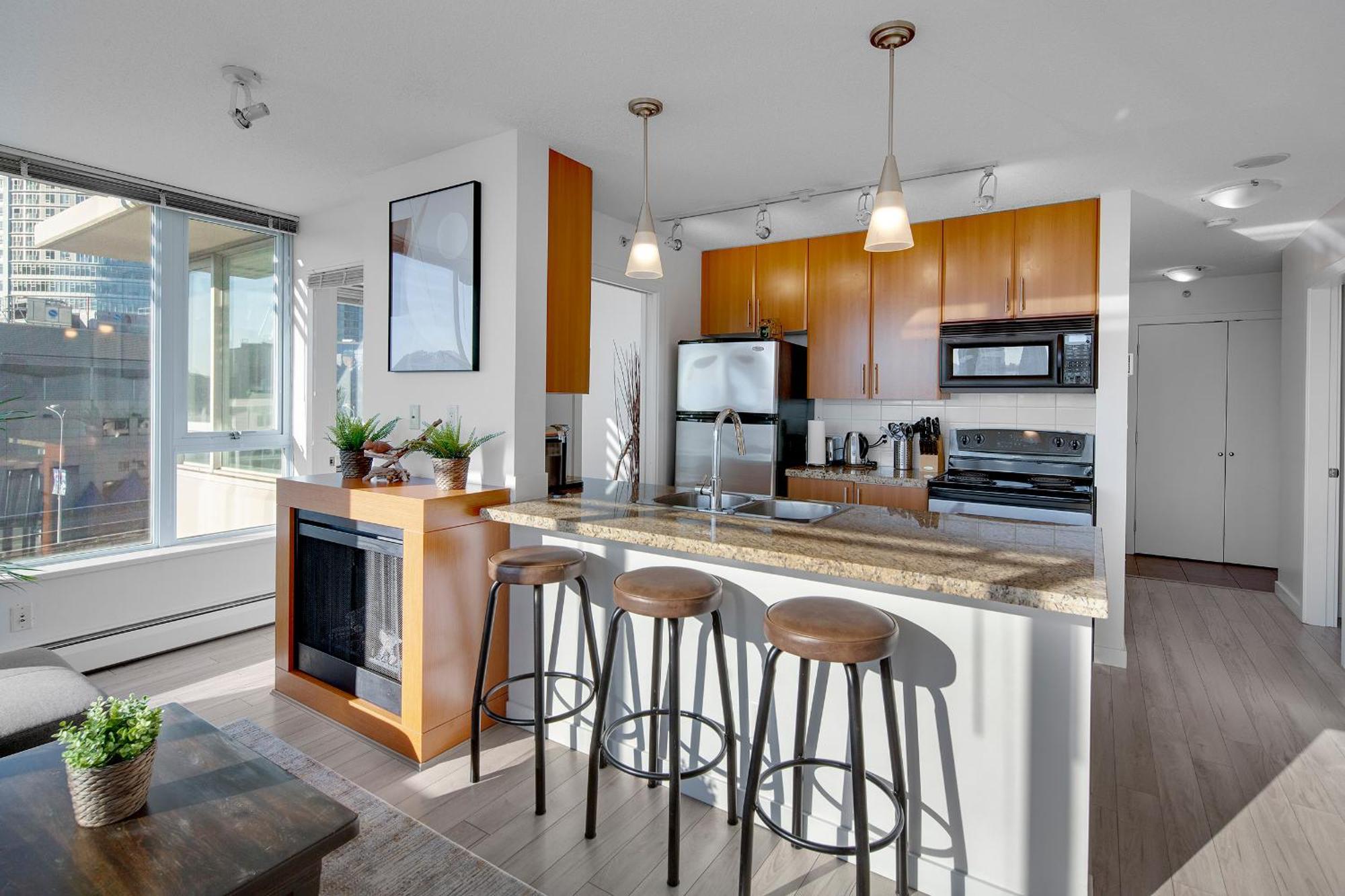 Stylish 2bd In Downtown With Marina View