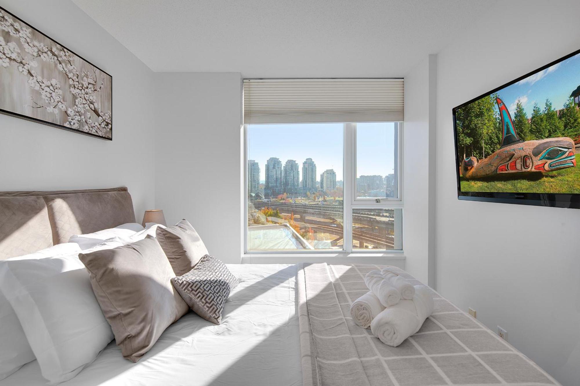 Stylish 2bd In Downtown With Marina View Vancouver