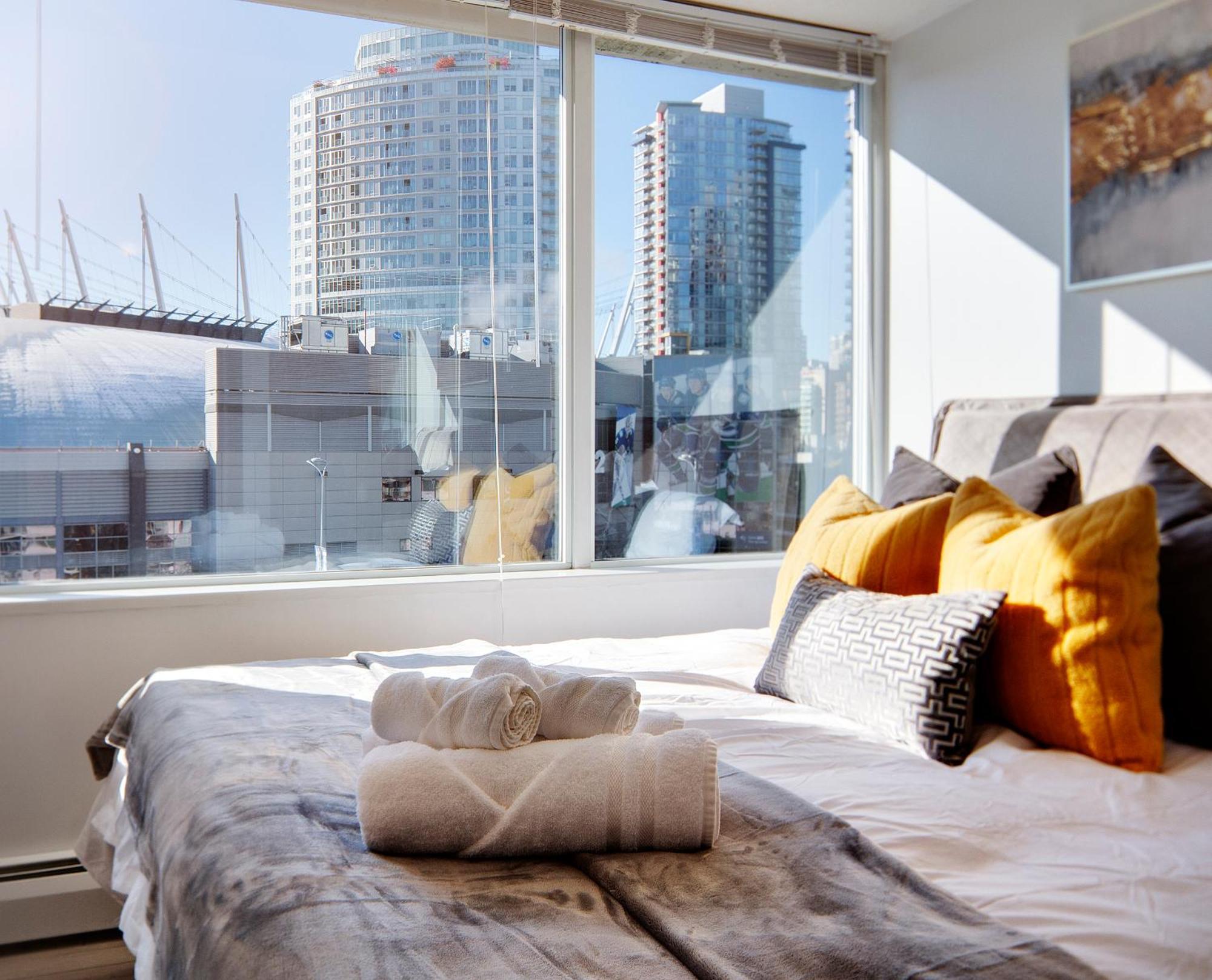 Stylish 2bd In Downtown With Marina View