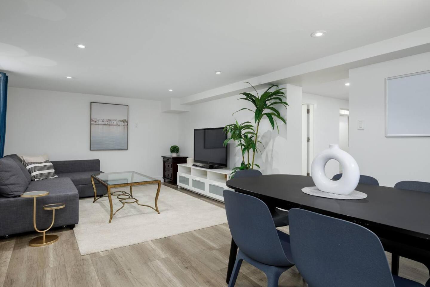Cozy Bsmt Near Ubc, Kits, And Dt Holiday home *