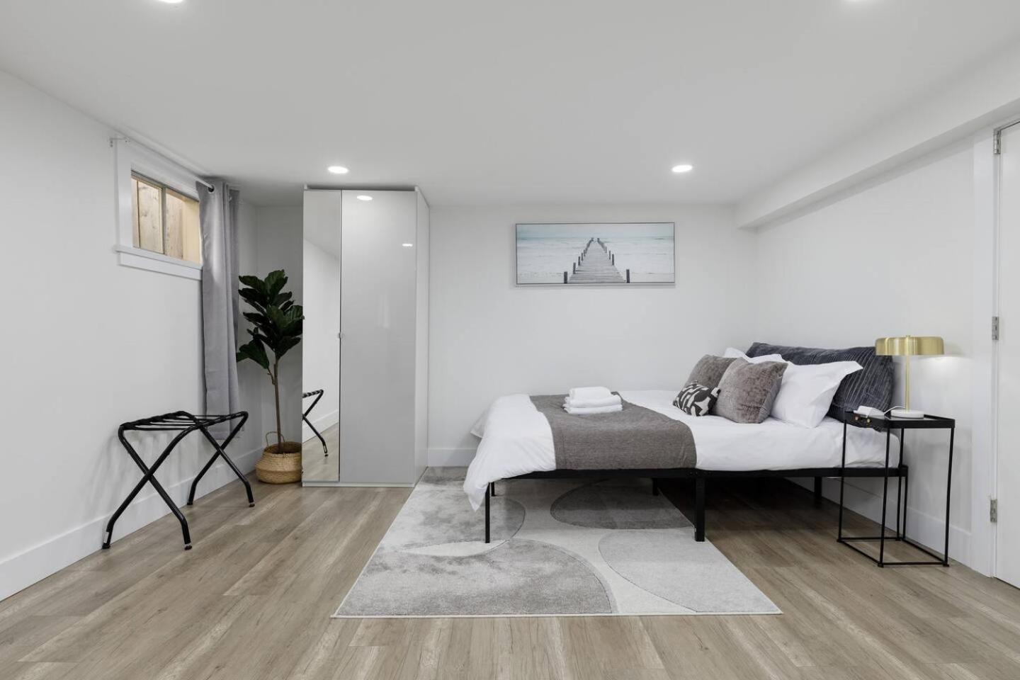 Cozy Bsmt Near Ubc, Kits, And Dt * Vancouver