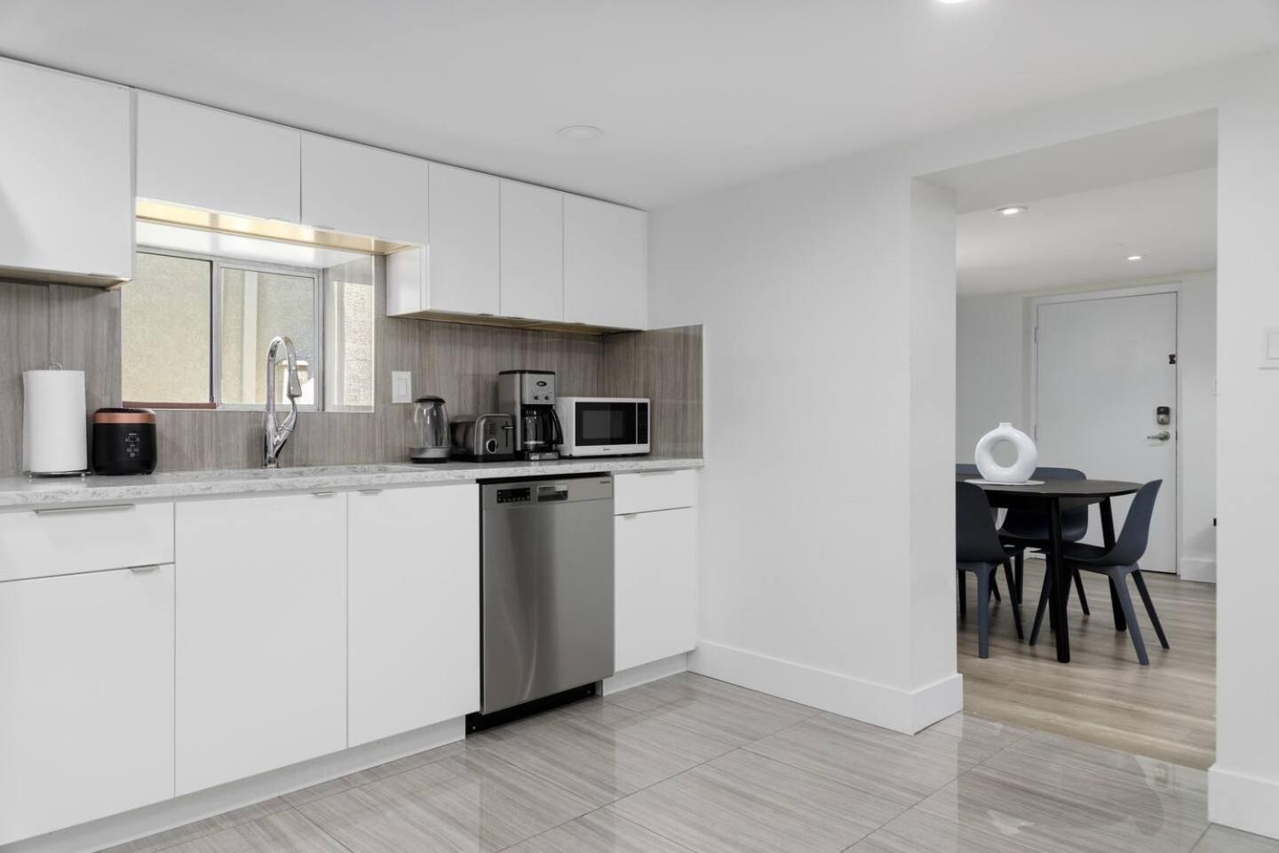 Holiday home Cozy Bsmt Near Ubc, Kits, And Dt *