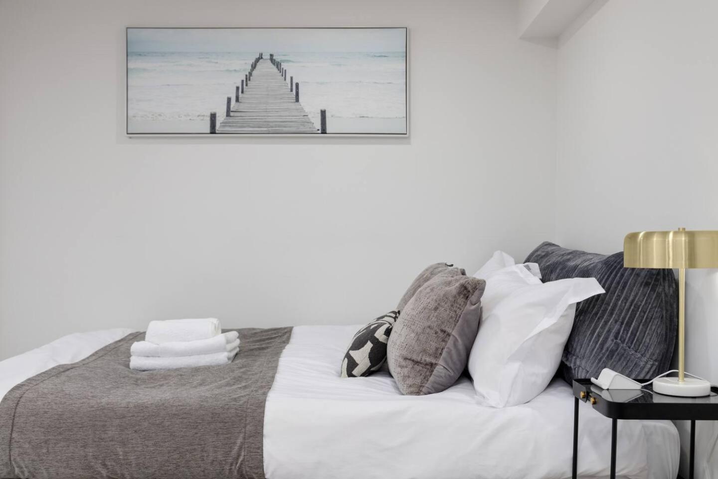 Holiday home Cozy Bsmt Near Ubc, Kits, And Dt *
