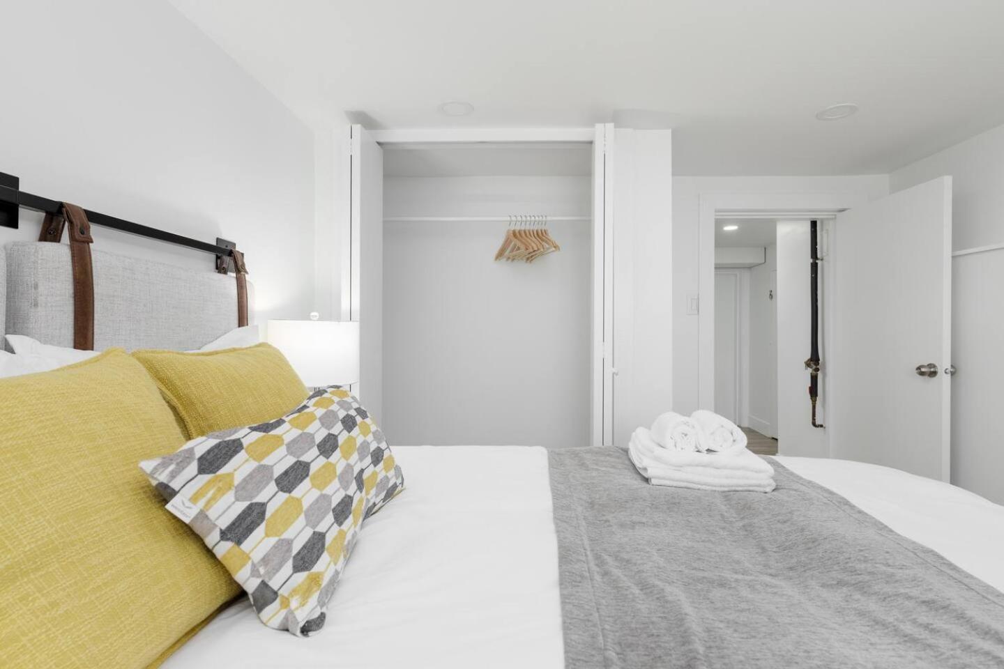 Cozy Bsmt Near Ubc, Kits, And Dt Holiday home Vancouver