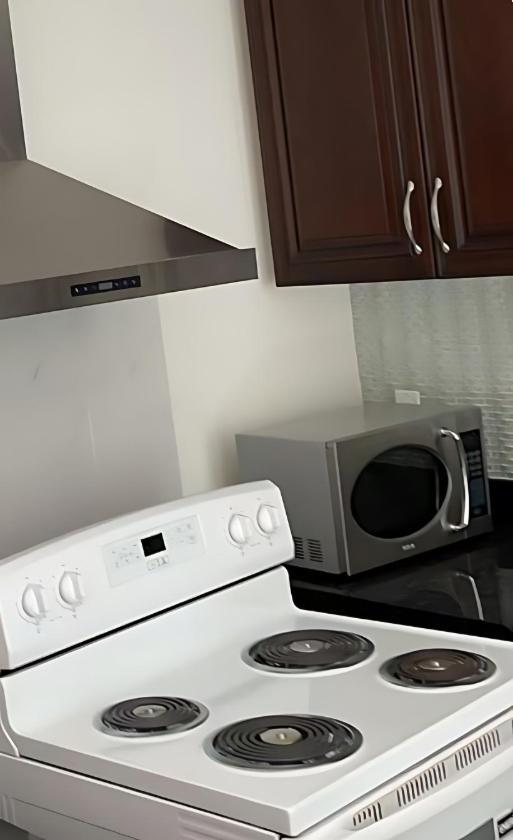 Beautiful Place With Kitchen, Washing Machine, Internet Near Ubc, And Dt * Vancouver