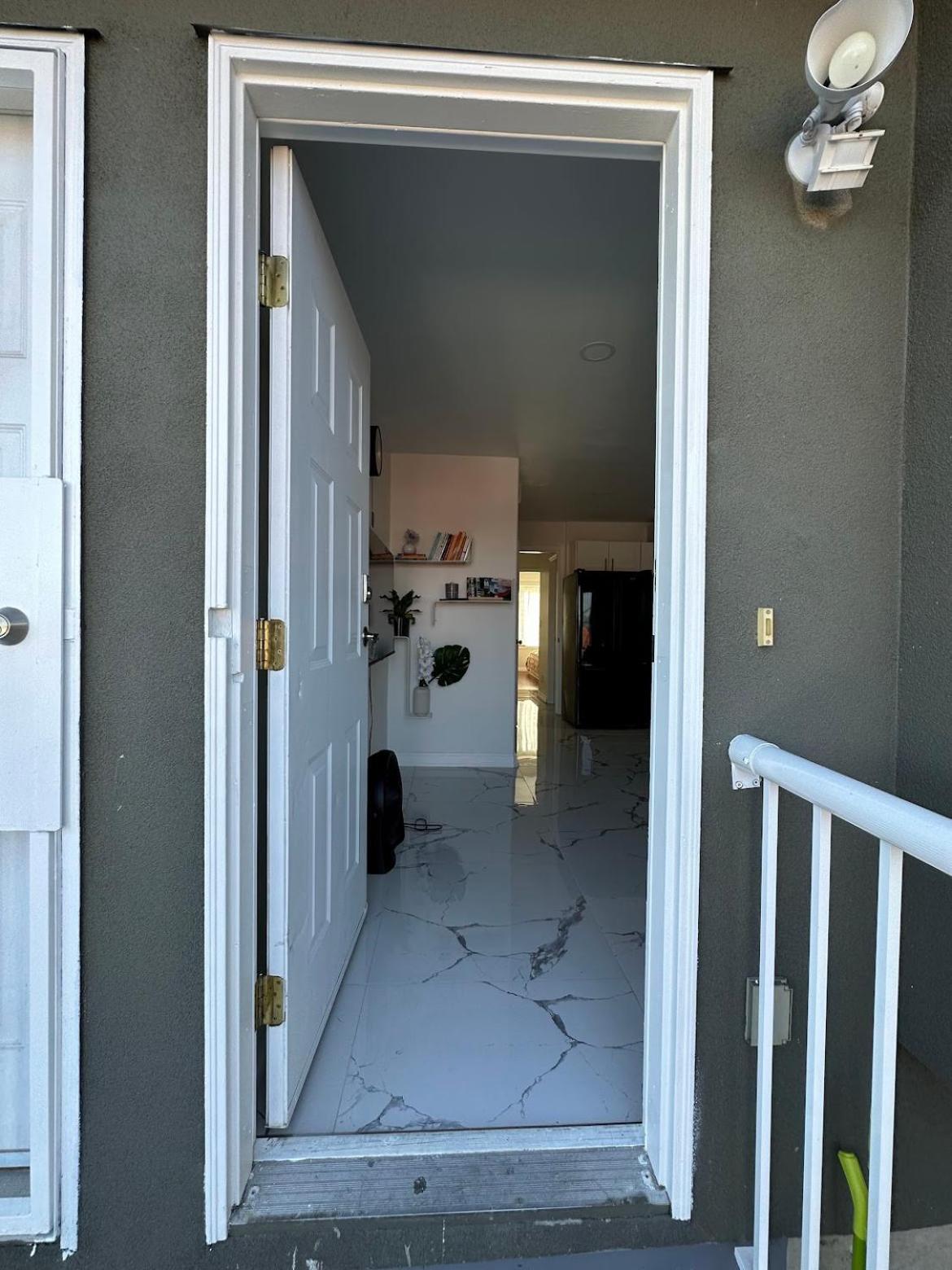 2br 1ba Guest With King Bed - Free Parking - Renfrew Station - Location Privatunterkunft Vancouver