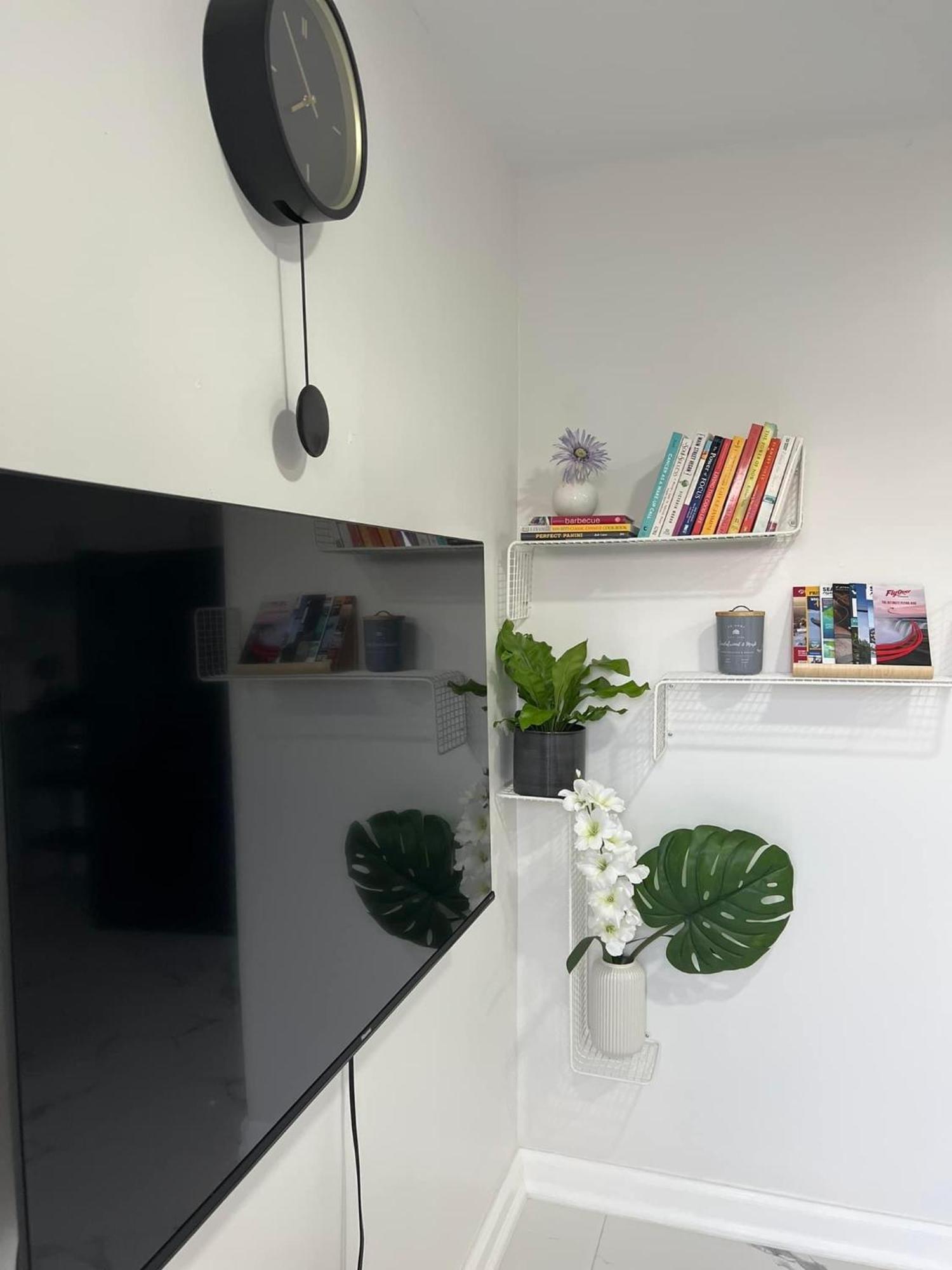 2br 1ba Guest With King Bed - Free Parking - Renfrew Station - Location Privatunterkunft