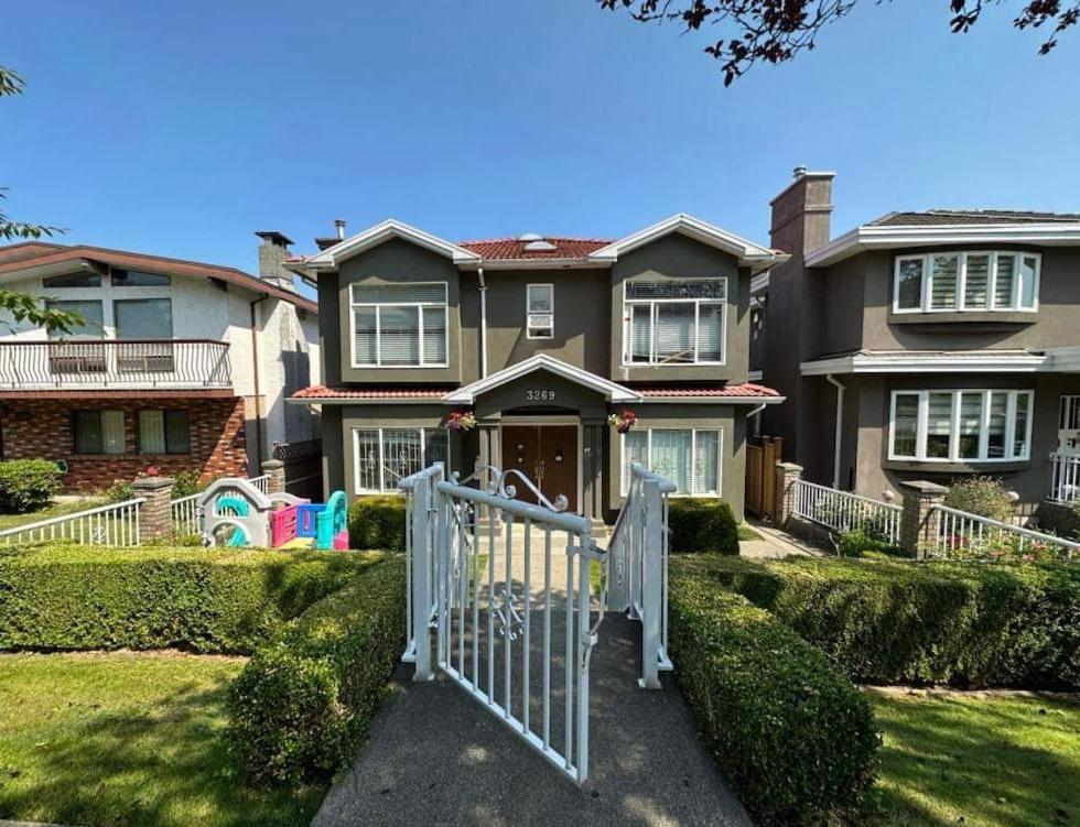 2br 1ba Guest With King Bed - Free Parking - Renfrew Station - Location Privatunterkunft Vancouver