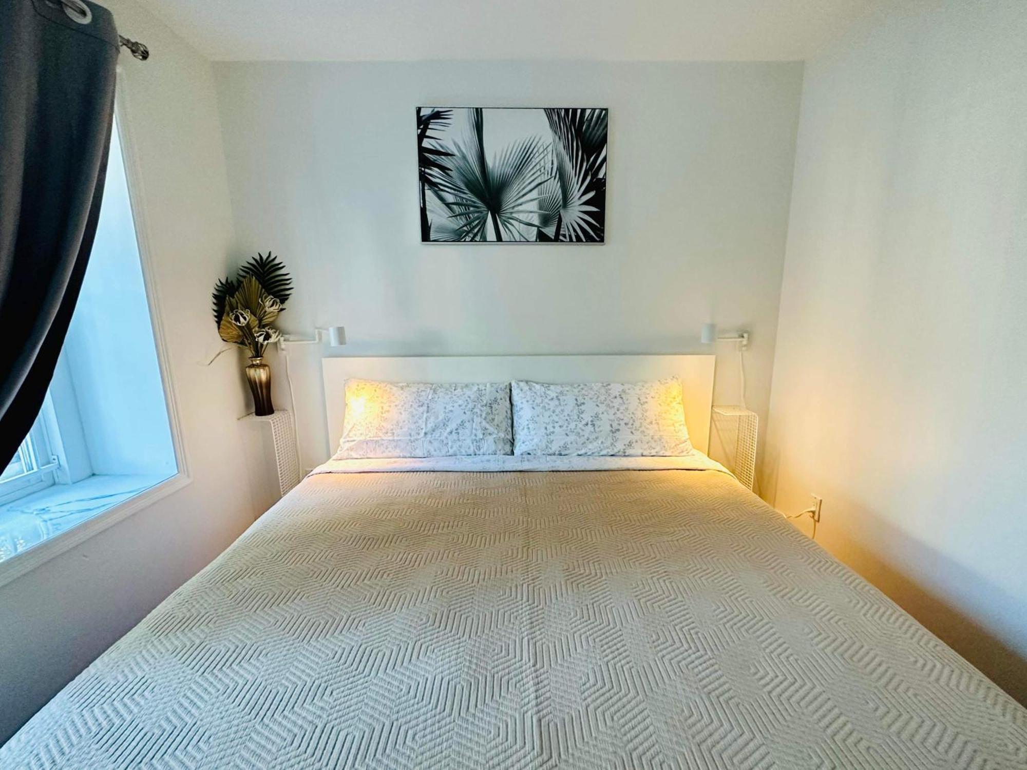 Privatunterkunft 2br 1ba Guest With King Bed - Free Parking - Renfrew Station - Location